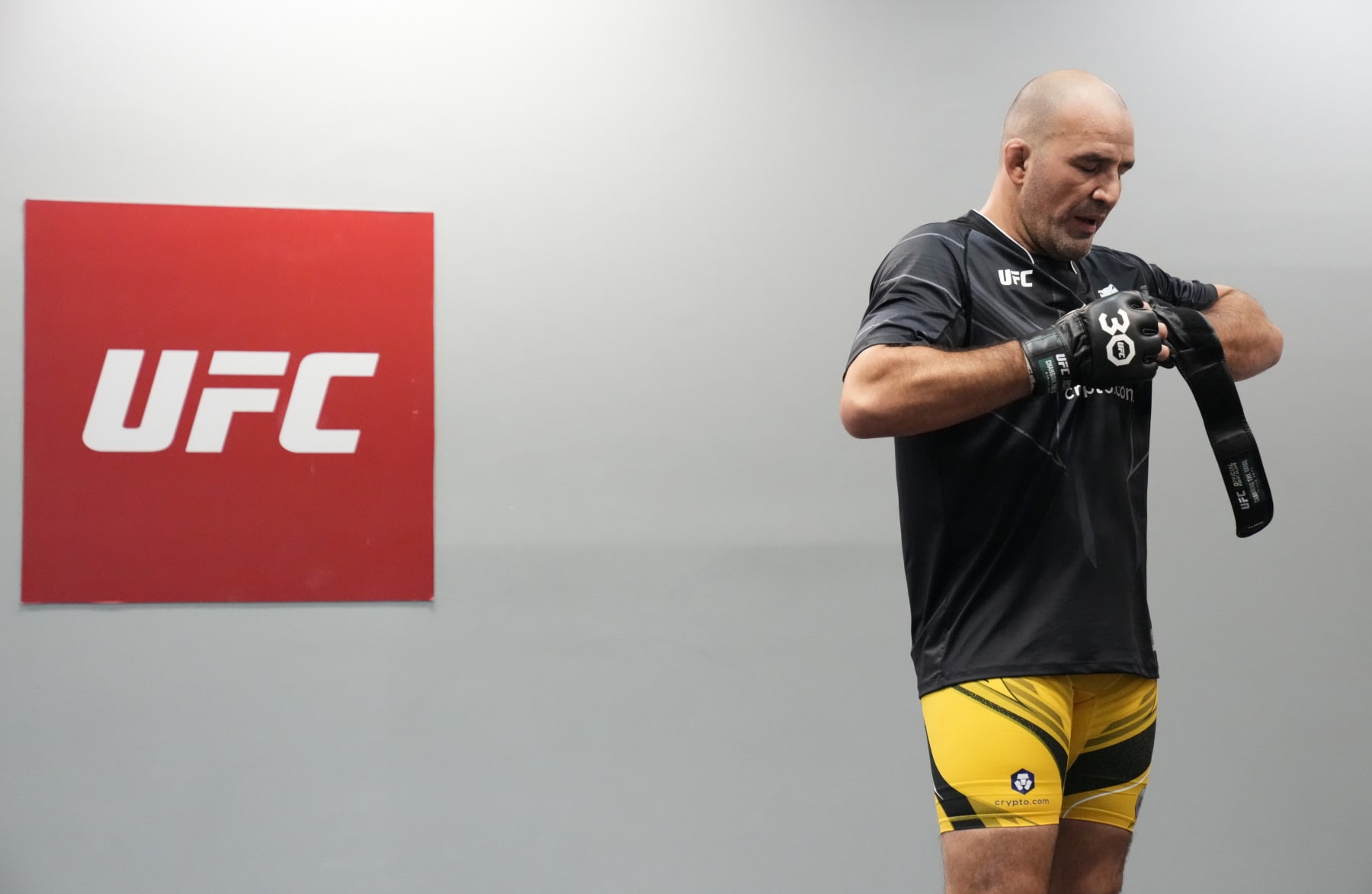 RIO DE JANEIRO, BRAZIL - JANUARY 21: Glover Teixeira of Brazil warms up prior to his fight during the UFC 283 event at Jeunesse Arena on January 21, 2023 in Rio de Janeiro, Brazil. (Photo by Mike Roach/Zuffa LLC via Getty Images)