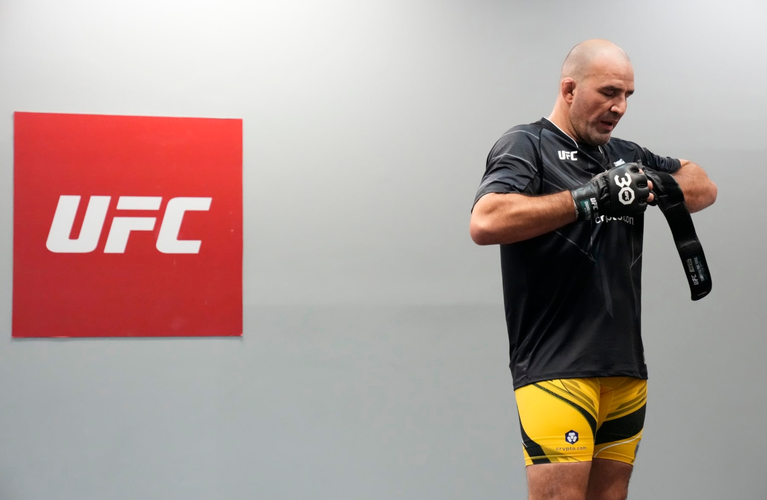 RIO DE JANEIRO, BRAZIL - JANUARY 21: Glover Teixeira of Brazil warms up prior to his fight during the UFC 283 event at Jeunesse Arena on January 21, 2023 in Rio de Janeiro, Brazil. (Photo by Mike Roach/Zuffa LLC via Getty Images)