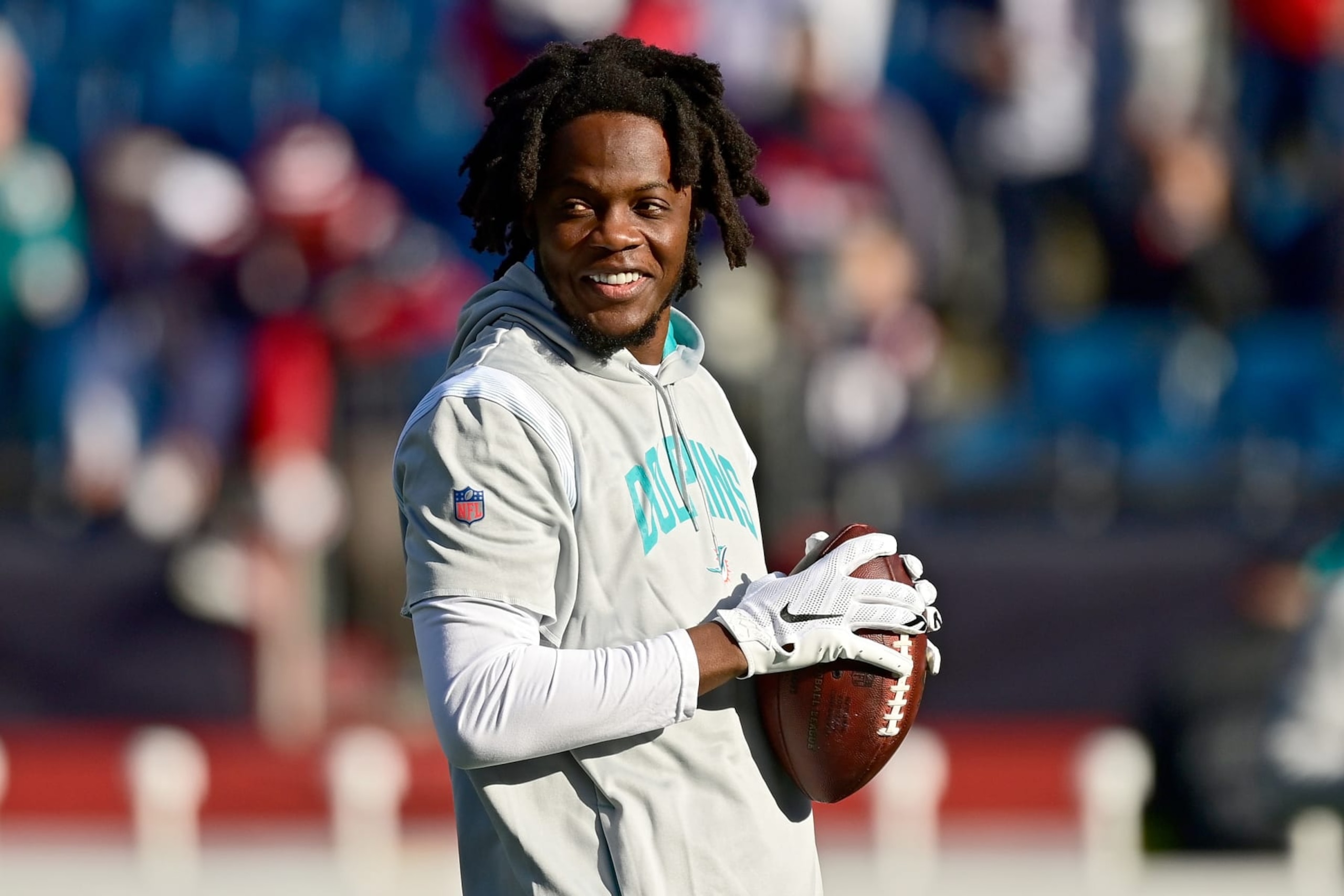 FOXBOROUGH, MASSACHUSETTS - JANUARY 01: Teddy Bridgewater #5 of the Miami Dolphins warms up against the New England Patriots at Gillette Stadium on January 01, 2023 in Foxborough, Massachusetts. (Photo by Billie Weiss/Getty Images)