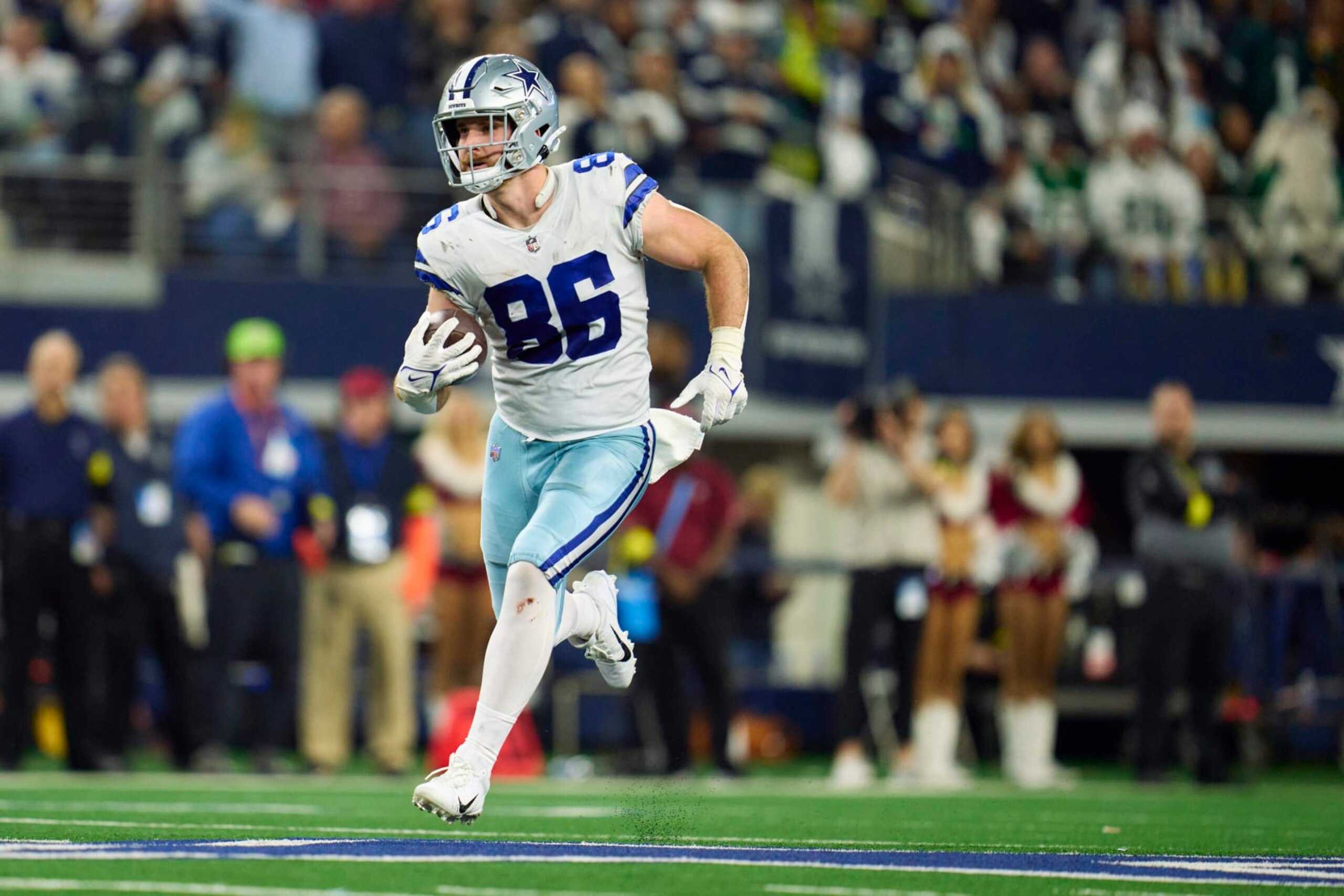 ARLINGTON, TX - DECEMBER 24: Tight end Dalton Schultz #86 of the Dallas Cowboys runs with the ball against the Philadelphia Eagles during the second half at AT&T Stadium on December 24, 2022 in Arlington, Texas. (Photo by Cooper Neill/Getty Images) ARLINGTON, TX - DECEMBER 24: Tight end Dalton Schultz #86 of the Dallas Cowboys runs with the ball against the Philadelphia Eagles during the second half at AT&T Stadium on December 24, 2022 in Arlington, Texas. (Photo by Cooper Neill/Getty Images)