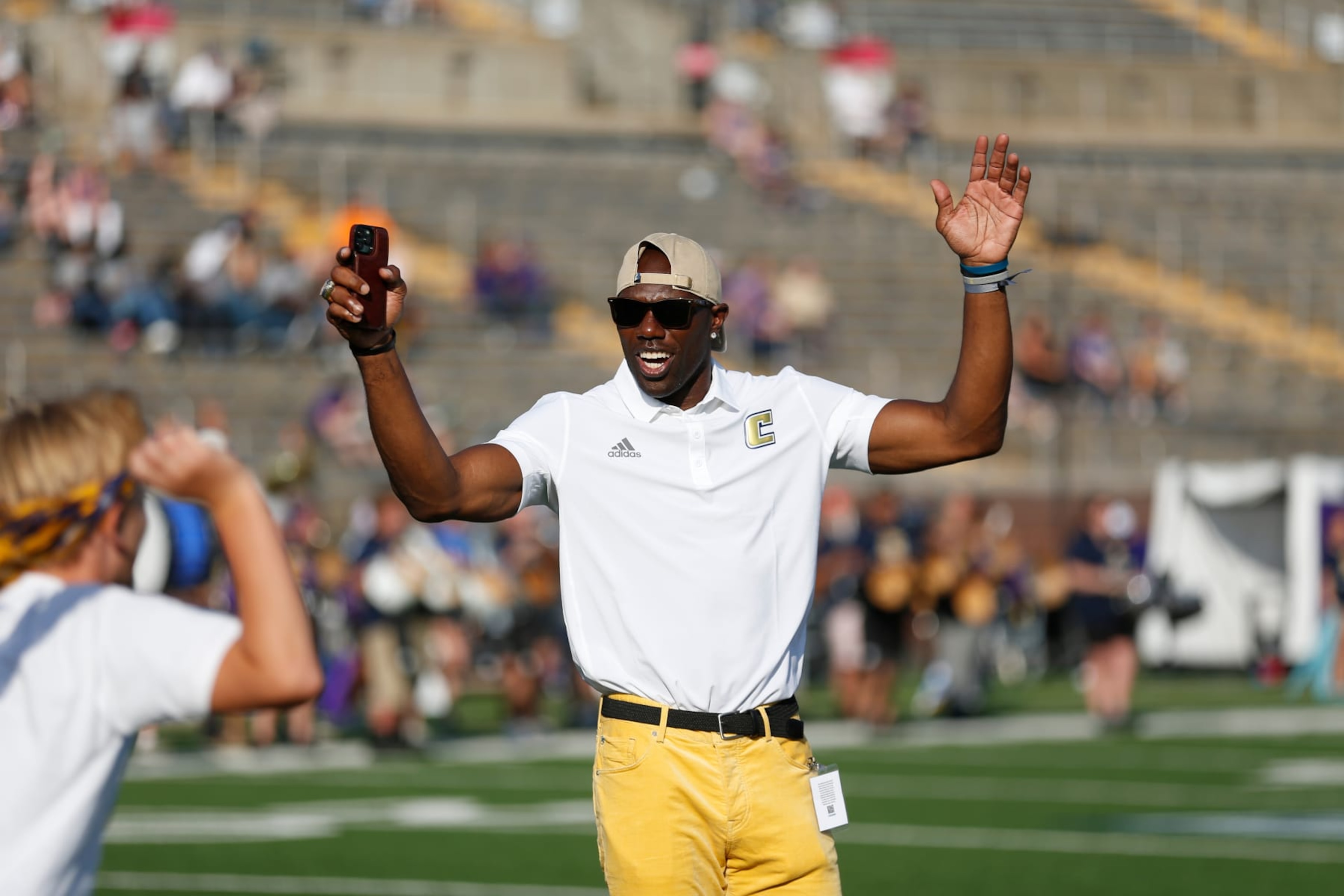 CHATTANOOGA, TN - SEPTEMBER 17: NFL hall of famer and former Chattanooga Mocs Terrell Owens waving to the crowd prior to kickoff of the game between the Chattanooga Mocs and the North Alabama Lions on September 17, 2022 at Finley Stadium in Chattanooga, Tennessee.(Photo by Charles Mitchell/Icon Sportswire via Getty Images) CHATTANOOGA, TN - SEPTEMBER 17: NFL hall of famer and former Chattanooga Mocs Terrell Owens waving to the crowd prior to kickoff of the game between the Chattanooga Mocs and the North Alabama Lions on September 17, 2022 at Finley Stadium in Chattanooga, Tennessee.(Photo by Charles Mitchell/Icon Sportswire via Getty Images)