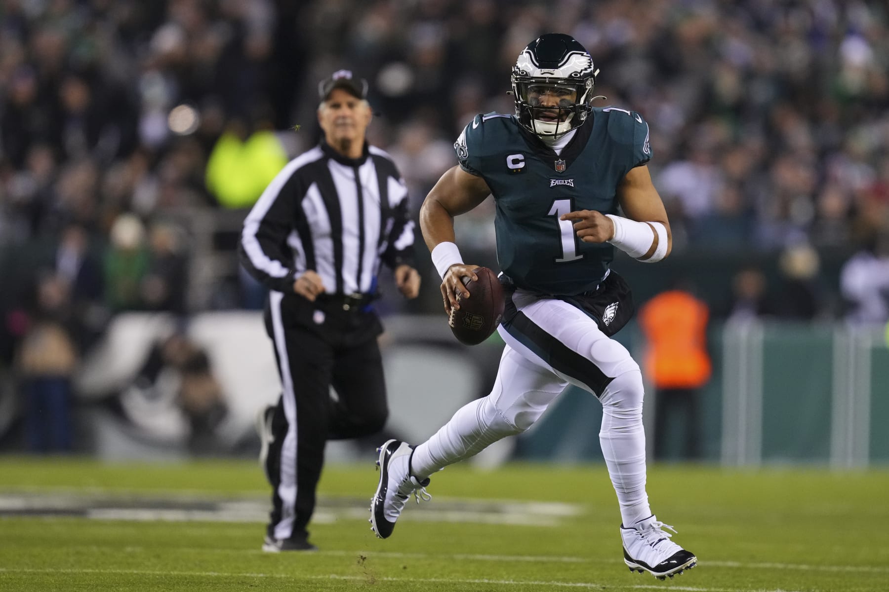 PHILADELPHIA, PA - JANUARY 21: Jalen Hurts #1 of the Philadelphia Eagles runs with the ball against the New York Giants during the NFC Divisional Playoff game at Lincoln Financial Field on January 21, 2023 in Philadelphia, Pennsylvania. (Photo by Mitchell Leff/Getty Images)