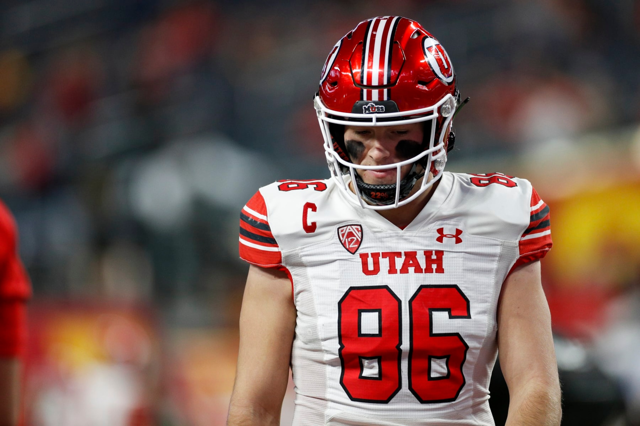 LAS VEGAS, NV - DECEMBER 02: Utah Utes tight end Dalton Kincaid (86) reacts during the Pac-12 Championship football game between the Utah Utes and the USC Trojans on December 2, 2022 at Allegiant Stadium in Las Vegas. (Photo by Brandon Sloter/Icon Sportswire via Getty Images)