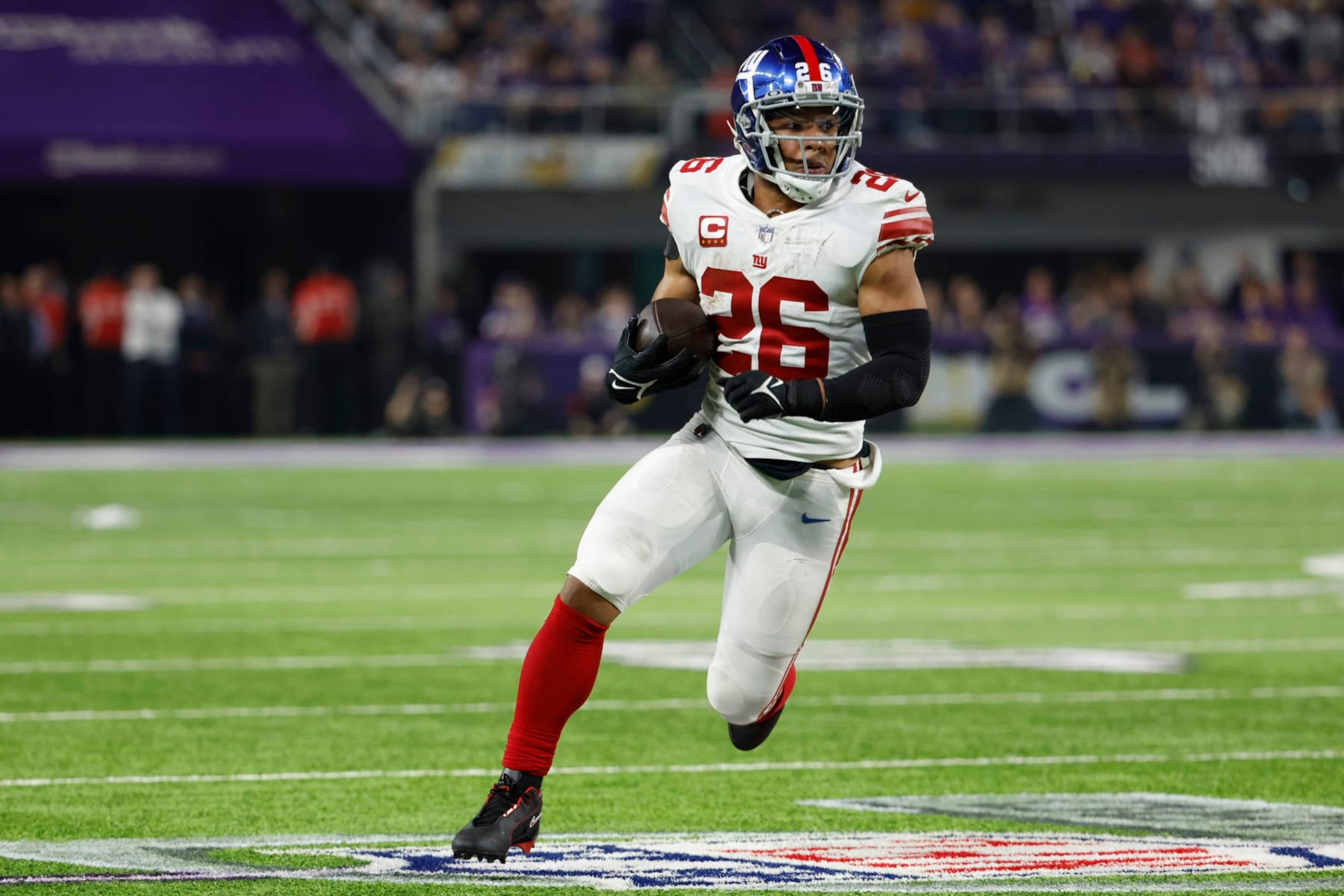 MINNEAPOLIS, MINNESOTA - JANUARY 15: Saquon Barkley #26 of the New York Giants rushes during the fourth quarter against the Minnesota Vikings in the NFC Wild Card playoff game at U.S. Bank Stadium on January 15, 2023 in Minneapolis, Minnesota. (Photo by David Berding/Getty Images)