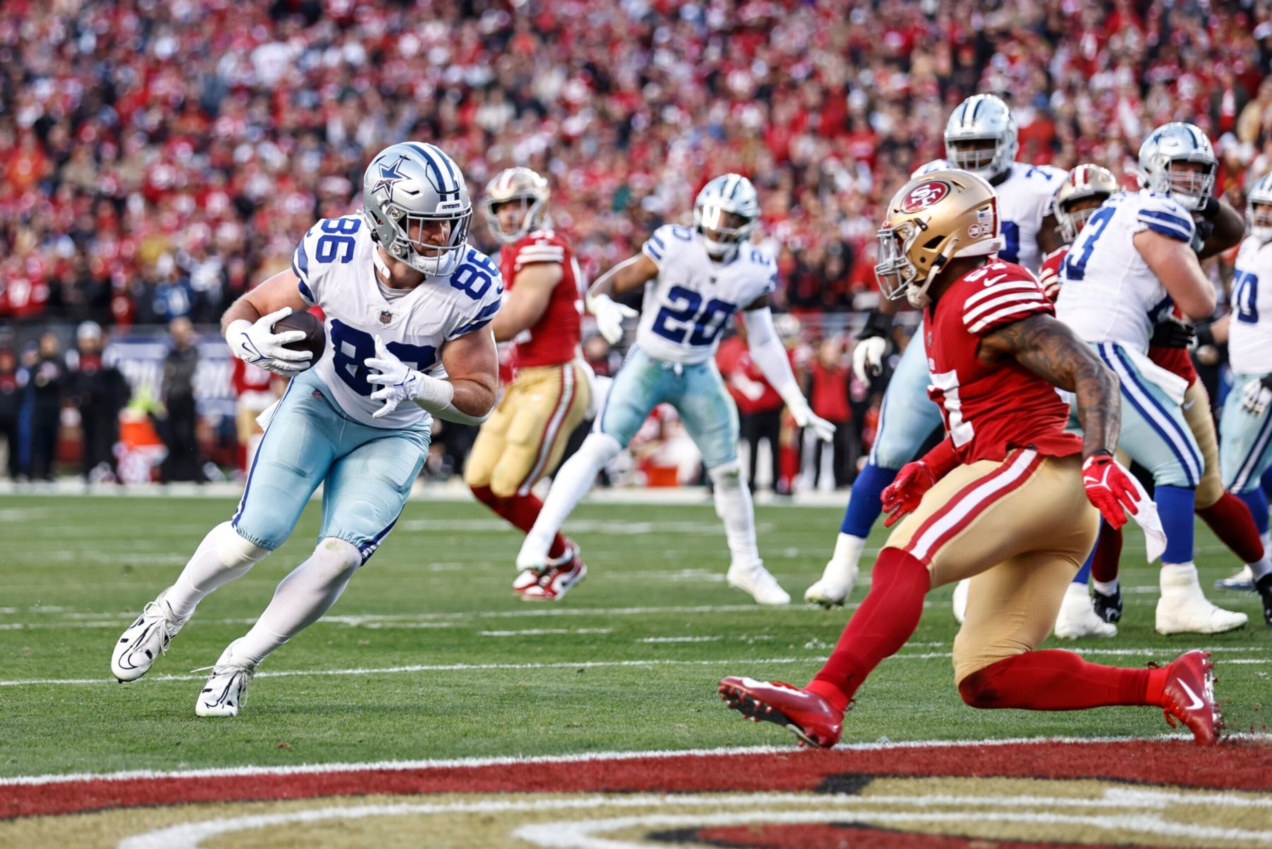 SANTA CLARA, CALIFORNIA - JANUARY 22: Dalton Schultz #86 of the Dallas Cowboys completes a pass and scores a touchdown against Dre Greenlaw #57 of the San Francisco 49ers during an NFL divisional round playoff football game between the San Francisco 49ers and the Dallas Cowboys at Levi's Stadium on January 22, 2023 in Santa Clara, California. (Photo by Michael Owens/Getty Images)