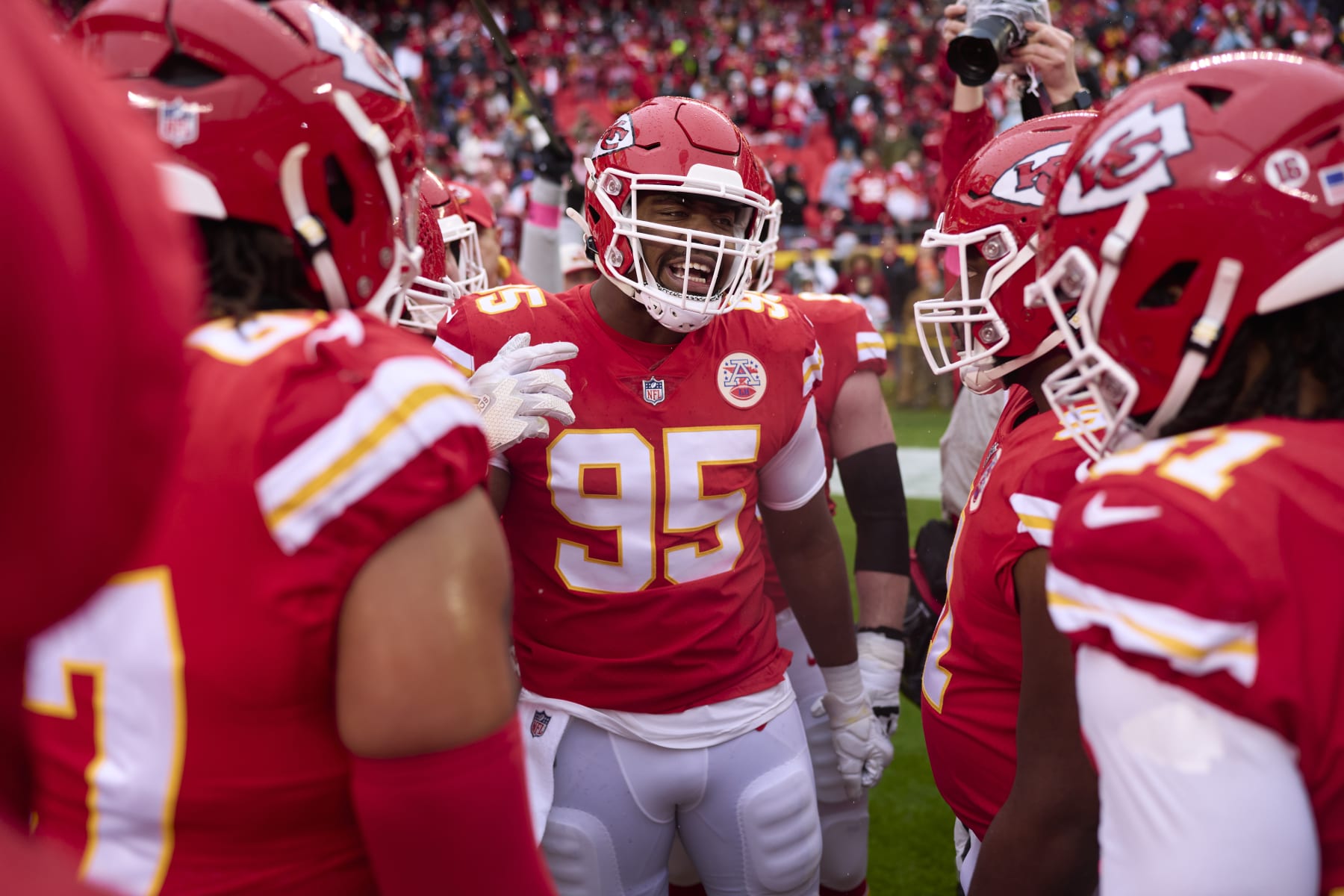 KANSAS CITY, MO - JANUARY 21: Chris Jones #95 of the Kansas City Chiefs speaks to his teammates before kickoff against the Jacksonville Jaguars at GEHA Field at Arrowhead Stadium on January 21, 2023 in Kansas City, Missouri. (Photo by Cooper Neill/Getty Images)