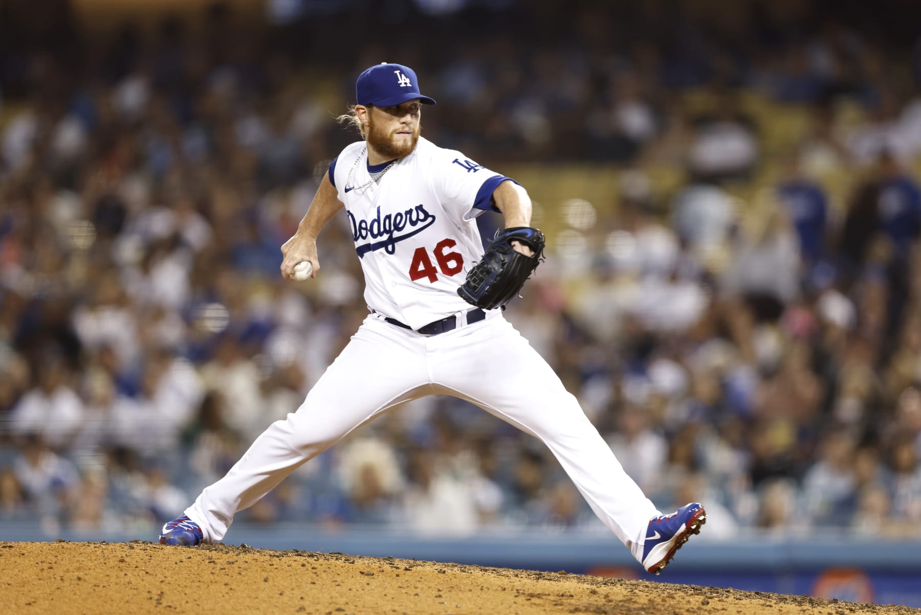 LOS ANGELES, CALIFORNIA - JULY 22: Craig Kimbrel #46 of the Los Angeles Dodgers pitches against the San Francisco Giants during the ninth inning at Dodger Stadium on July 22, 2022 in Los Angeles, California. (Photo by Michael Owens/Getty Images)