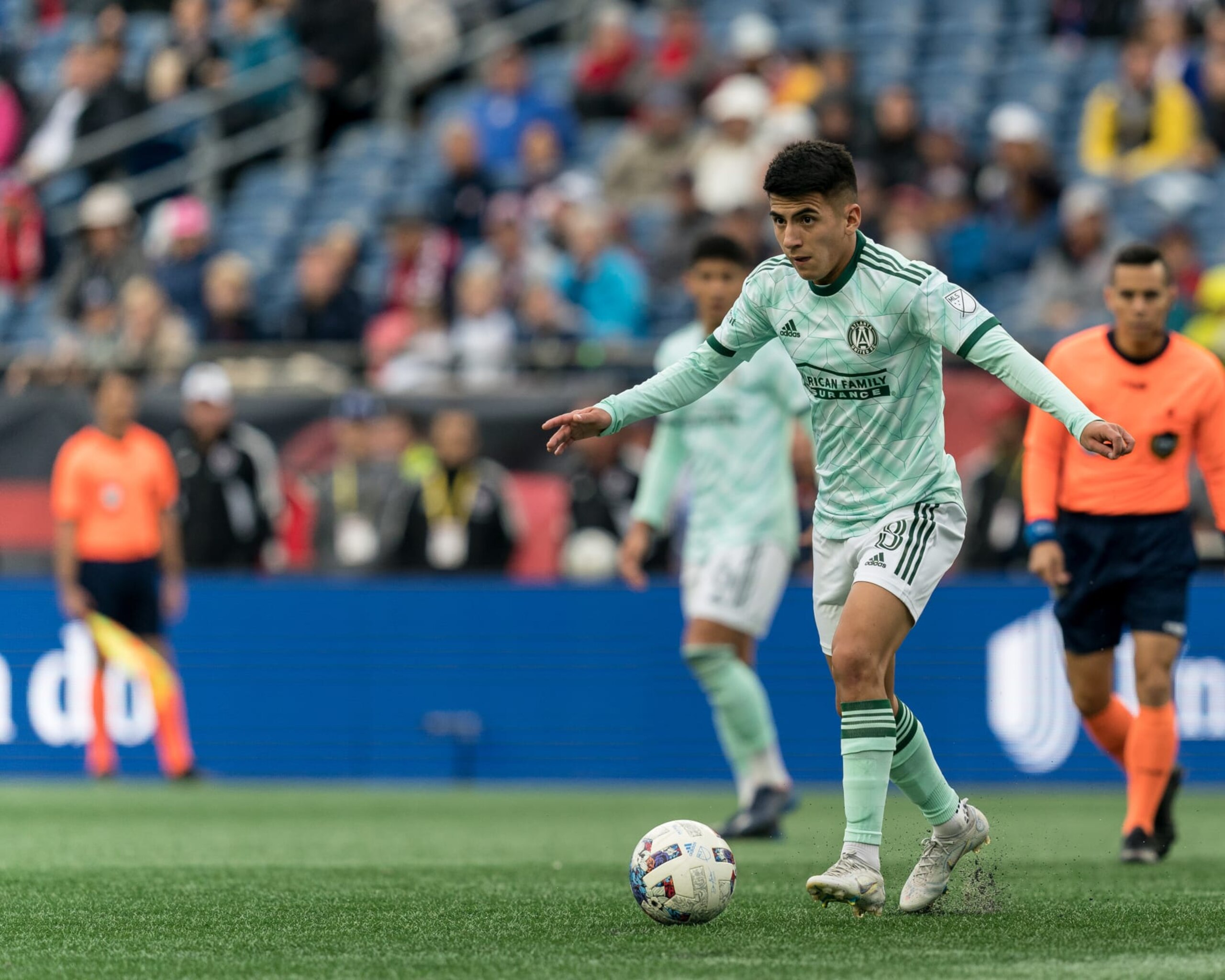 FOXBOROUGH, MA - OCTOBER 1: Thiago Almada #8 of Atlanta United looks to pass during a game between Atlanta United FC and New England Revolution at Gillette Stadium on October 1, 2022 in Foxborough, Massachusetts. (Photo by Andrew Katsampes/ISI Photos/Getty Images).