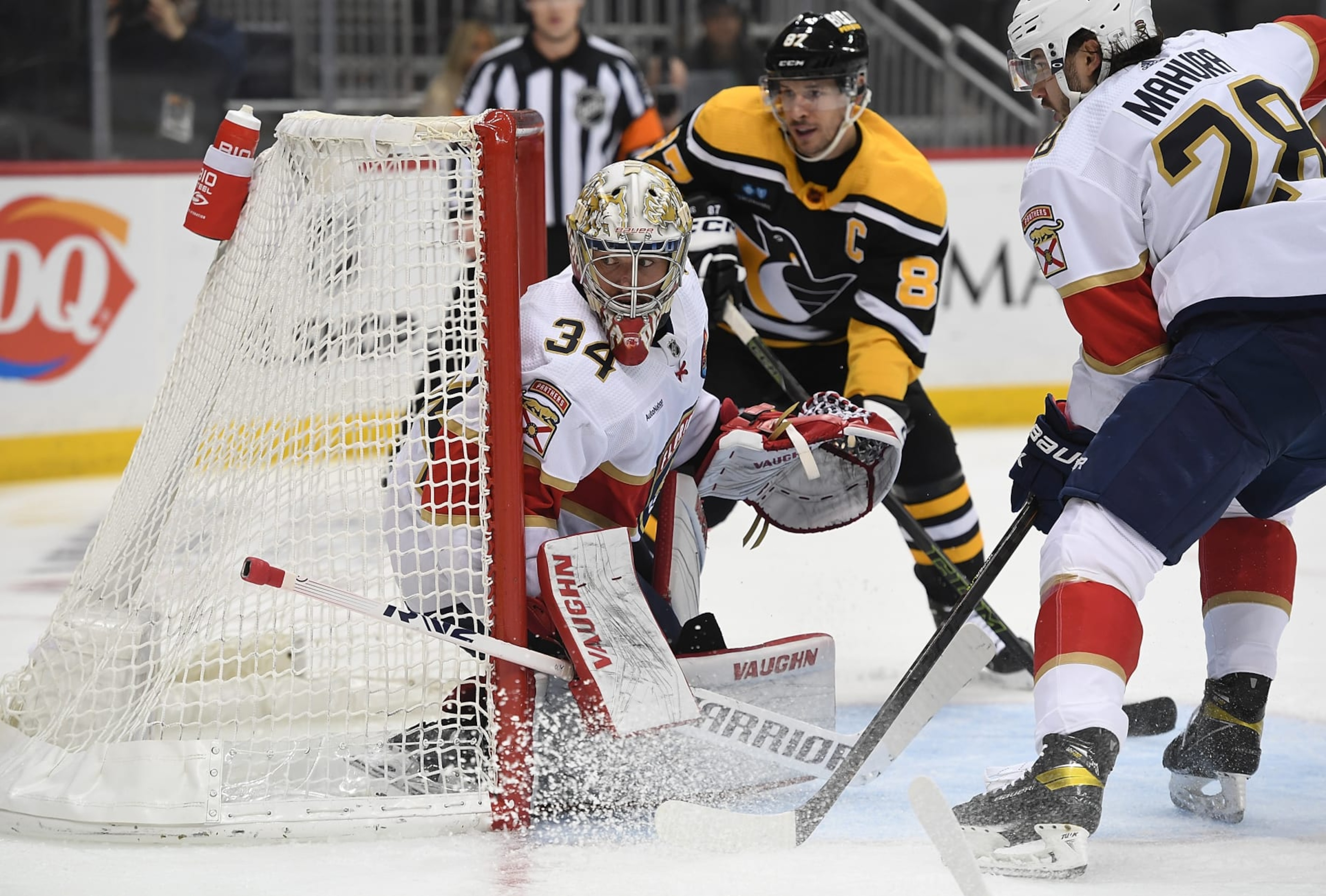 PITTSBURGH, PA - JANUARY 24: Alex Lyon #34 of the Florida Panthers tends goal in the first period during the game against the Pittsburgh Penguins at PPG PAINTS Arena on January 24, 2023 in Pittsburgh, Pennsylvania. (Photo by Justin Berl/Getty Images) PITTSBURGH, PA - JANUARY 24: Alex Lyon #34 of the Florida Panthers tends goal in the first period during the game against the Pittsburgh Penguins at PPG PAINTS Arena on January 24, 2023 in Pittsburgh, Pennsylvania. (Photo by Justin Berl/Getty Images)
