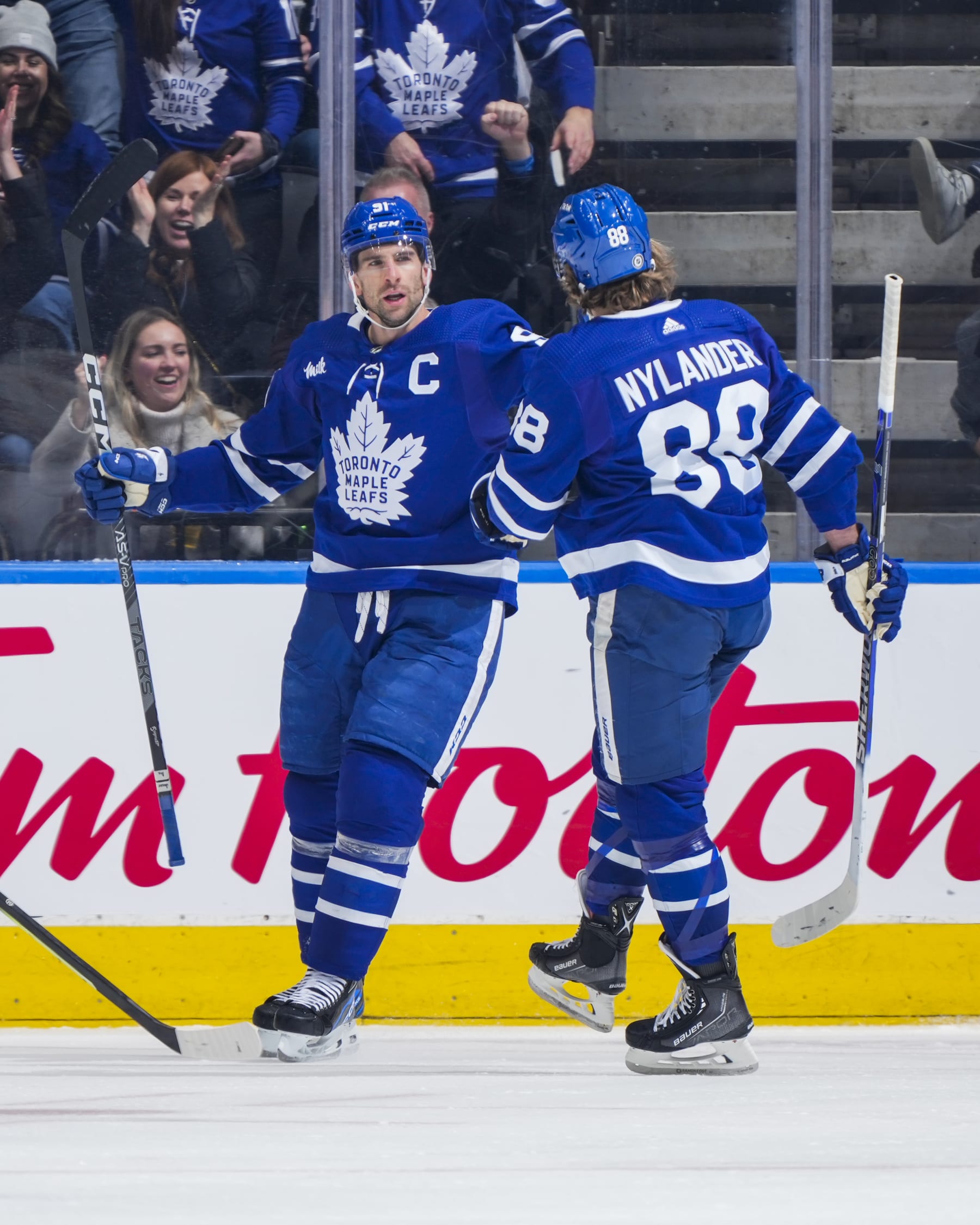 TORONTO, ON - JANUARY 23: William Nylander #88 of the Toronto Maple Leafs celebrates his goal against the New York Islanders with teammate John Tavares #91 during the second period at the Scotiabank Arena on January 23, 2023 in Toronto, Ontario, Canada. (Photo by Mark Blinch/NHLI via Getty Images)