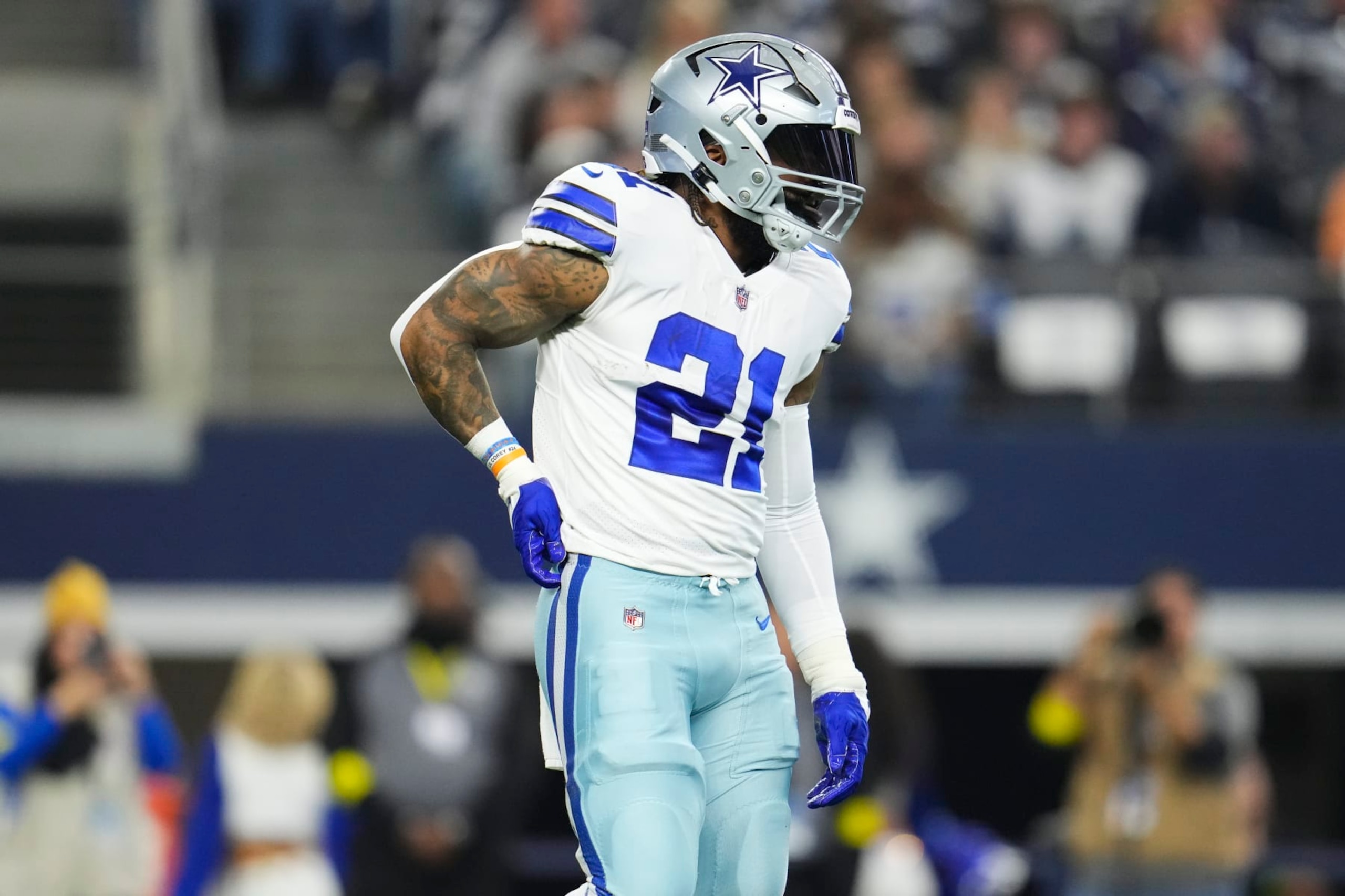 ARLINGTON, TX - DECEMBER 24: Ezekiel Elliott #21 of the Dallas Cowboys gets set against the Philadelphia Eagles at AT&T Stadium on December 24, 2022 in Arlington, Texas. (Photo by Cooper Neill/Getty Images)
