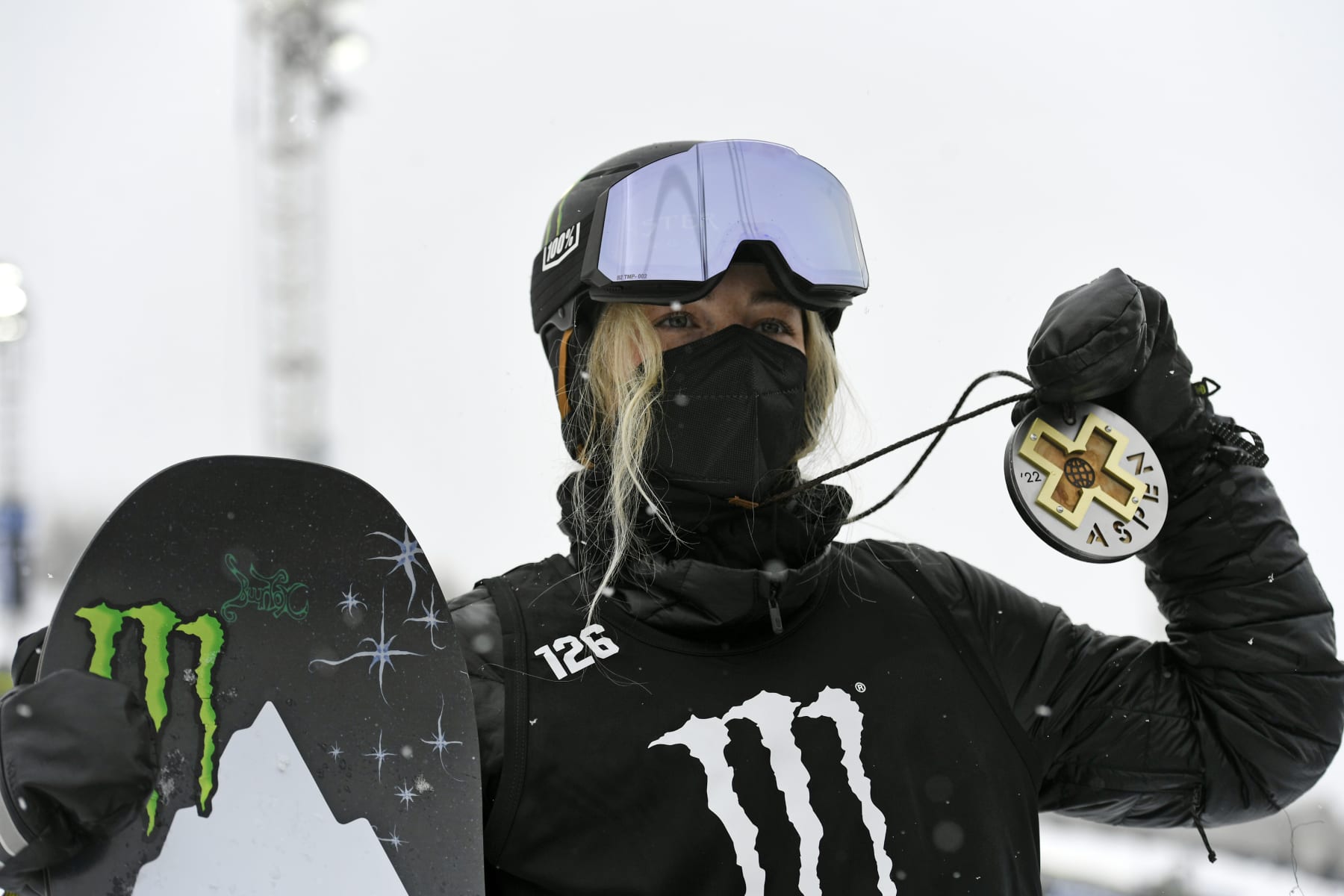 ASPEN, CO - JANUARY 21:  Zoe Sadowksi-Synnott, of Wanaka, New Zealand, celebrates her gold medal performance on the podium after winning the Jeep Women's Snowboard Slopestyle finals at Buttermilk Mountain for the X Games on January 21, 2022 in Aspen, Colorado. (Photo by Helen H. Richardson/MediaNews Group/The Denver Post via Getty Images)
