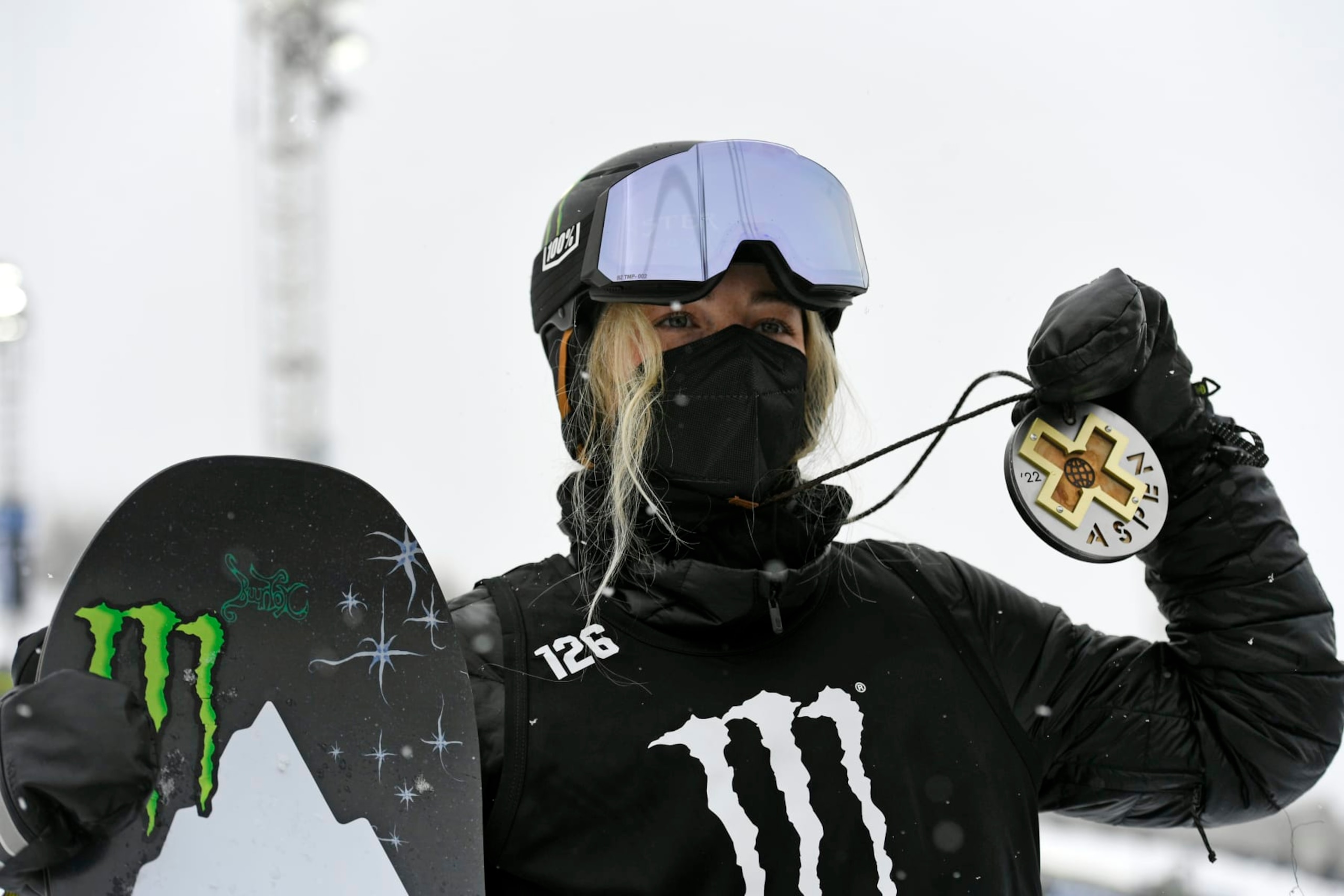 ASPEN, CO - JANUARY 21:  Zoe Sadowksi-Synnott, of Wanaka, New Zealand, celebrates her gold medal performance on the podium after winning the Jeep Women's Snowboard Slopestyle finals at Buttermilk Mountain for the X Games on January 21, 2022 in Aspen, Colorado. (Photo by Helen H. Richardson/MediaNews Group/The Denver Post via Getty Images)