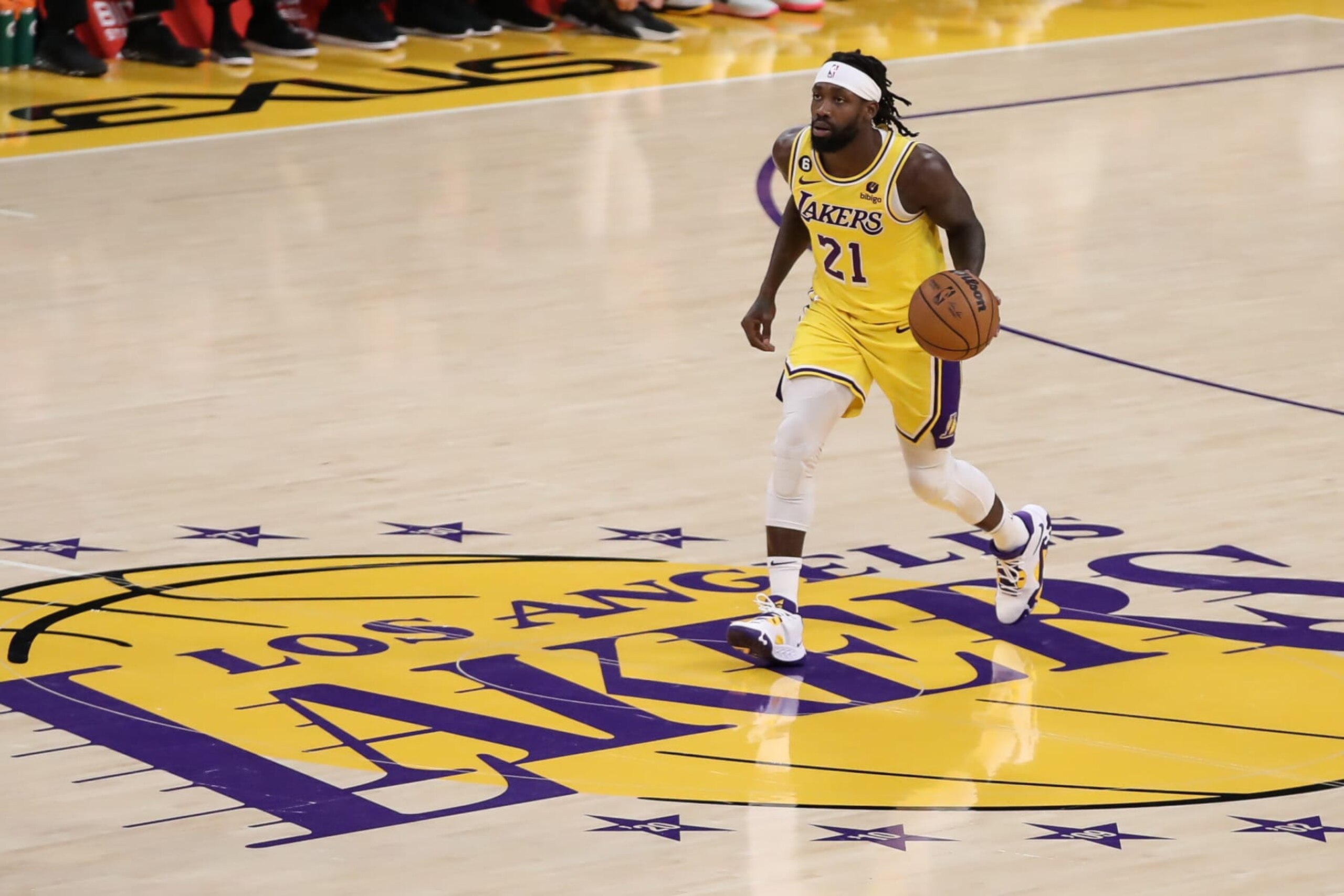 LOS ANGELES, CA - JANUARY 25: Los Angeles Lakers guard Patrick Beverley (21) comes up the court during the San Antonio Spurs vs Los Angeles Lakers game January 25, 2023, at Crypto.com Arena in Los Angeles, CA. (Photo by Jevone Moore/Icon Sportswire via Getty Images)