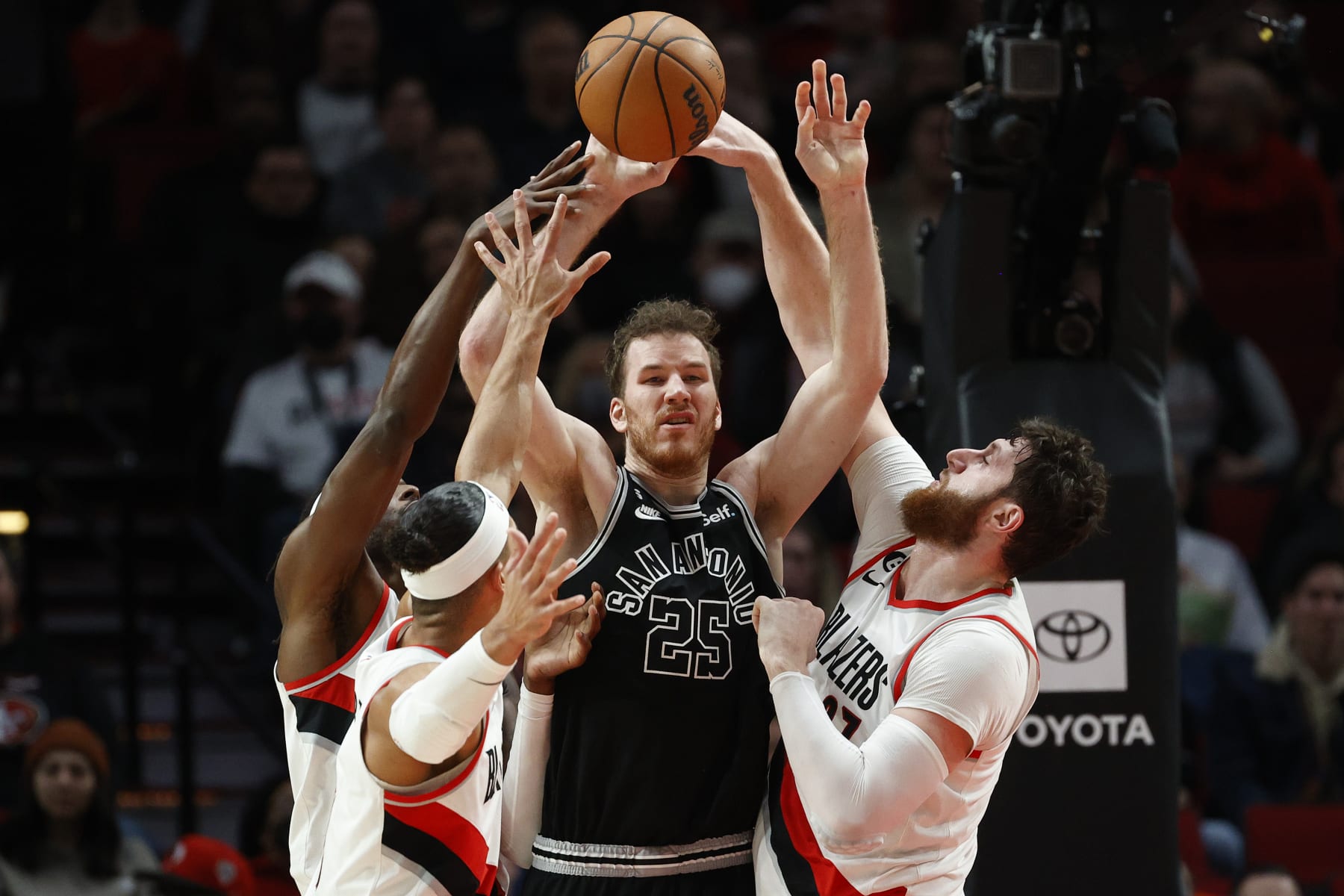 PORTLAND, OREGON - JANUARY 23: Jakob Poeltl #25 of the San Antonio Spurs looks to pass against the Portland Trail Blazers during the second quarter at Moda Center on January 23, 2023 in Portland, Oregon. NOTE TO USER: User expressly acknowledges and agrees that, by downloading and/or using this photograph, User is consenting to the terms and conditions of the Getty Images License Agreement. (Photo by Steph Chambers/Getty Images)
