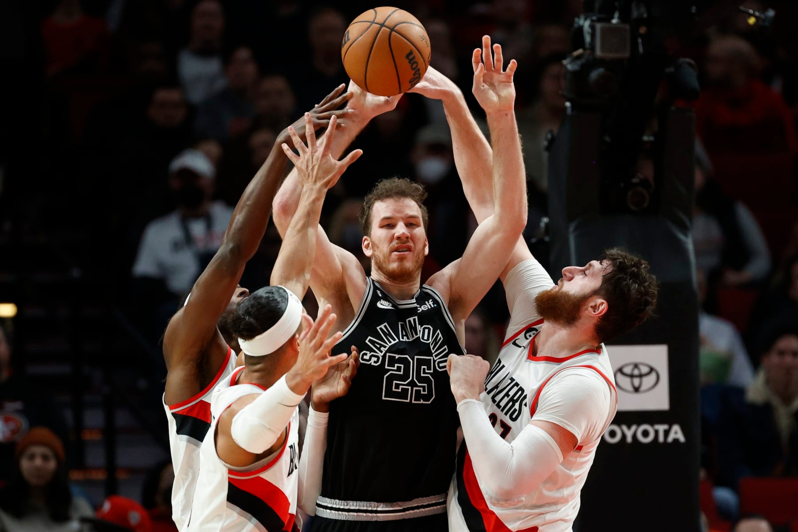 PORTLAND, OREGON - JANUARY 23: Jakob Poeltl #25 of the San Antonio Spurs looks to pass against the Portland Trail Blazers during the second quarter at Moda Center on January 23, 2023 in Portland, Oregon. NOTE TO USER: User expressly acknowledges and agrees that, by downloading and/or using this photograph, User is consenting to the terms and conditions of the Getty Images License Agreement. (Photo by Steph Chambers/Getty Images) PORTLAND, OREGON - JANUARY 23: Jakob Poeltl #25 of the San Antonio Spurs looks to pass against the Portland Trail Blazers during the second quarter at Moda Center on January 23, 2023 in Portland, Oregon. NOTE TO USER: User expressly acknowledges and agrees that, by downloading and/or using this photograph, User is consenting to the terms and conditions of the Getty Images License Agreement. (Photo by Steph Chambers/Getty Images)