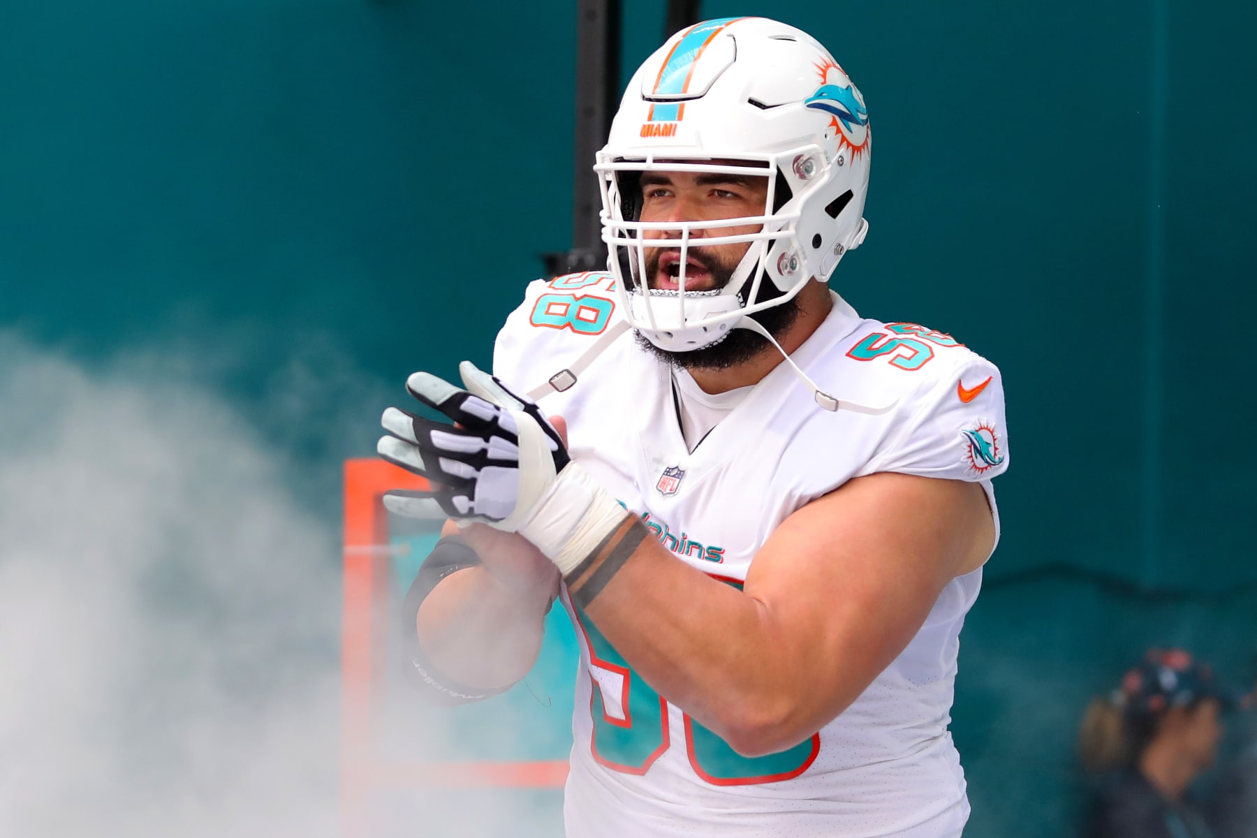Dolphins G Connor Williams