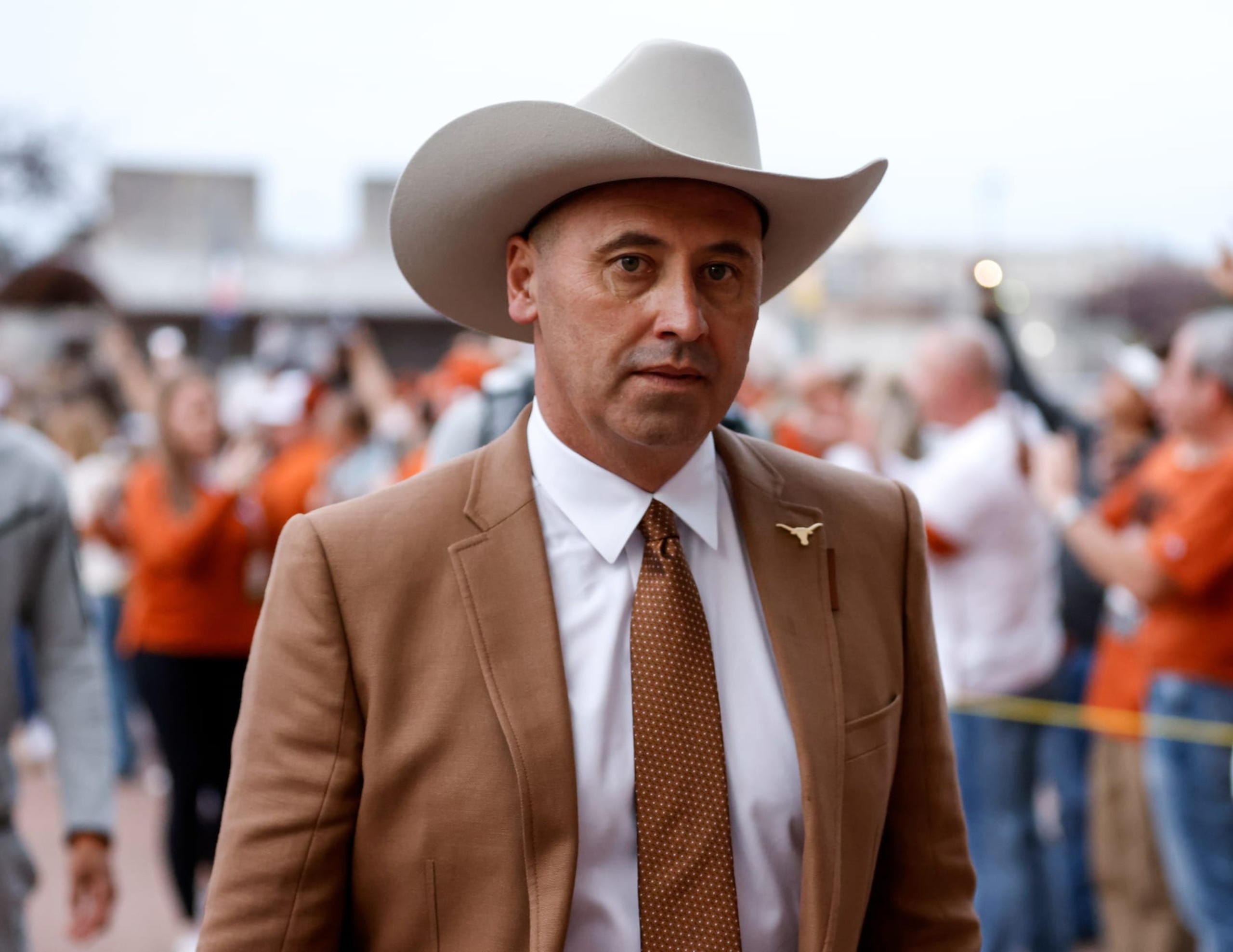 SAN ANTONIO, TEXAS - DECEMBER 29: Head coach Steve Sarkisian of the Texas Longhorns arrives prior to the Valero Alamo Bowl game against the Washington Huskies at Alamodome on December 29, 2022 in San Antonio, Texas. (Photo by Tim Warner/Getty Images)