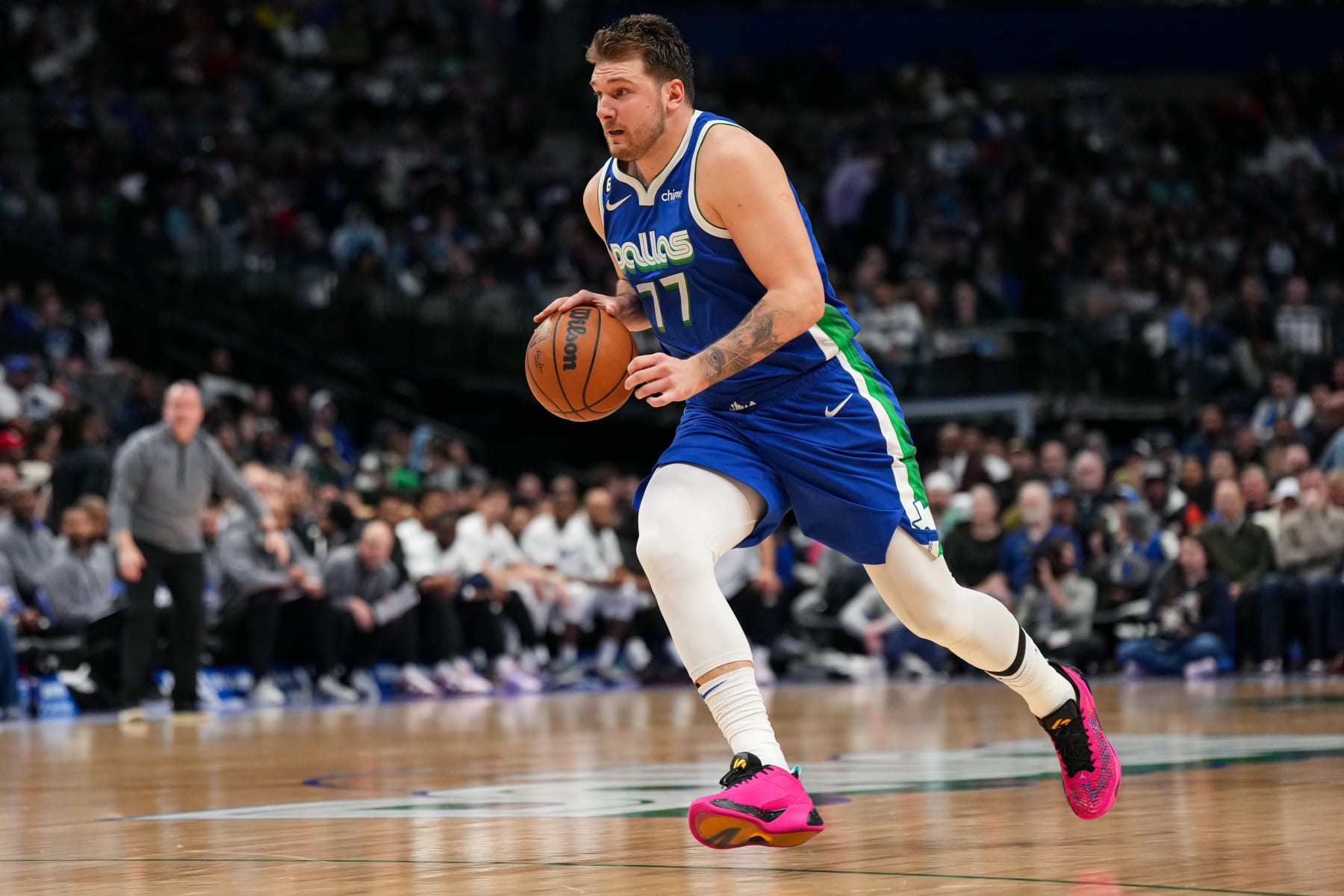 DALLAS, TX - JANUARY 24: Luka Doncic #77 of the Dallas Mavericks dribbles the ball during the game against the Washington Wizards on January 24, 2023 at the American Airlines Center in Dallas, Texas. NOTE TO USER: User expressly acknowledges and agrees that, by downloading and or using this photograph, User is consenting to the terms and conditions of the Getty Images License Agreement. Mandatory Copyright Notice: Copyright 2022 NBAE (Photo by Cooper Neill/NBAE via Getty Images)