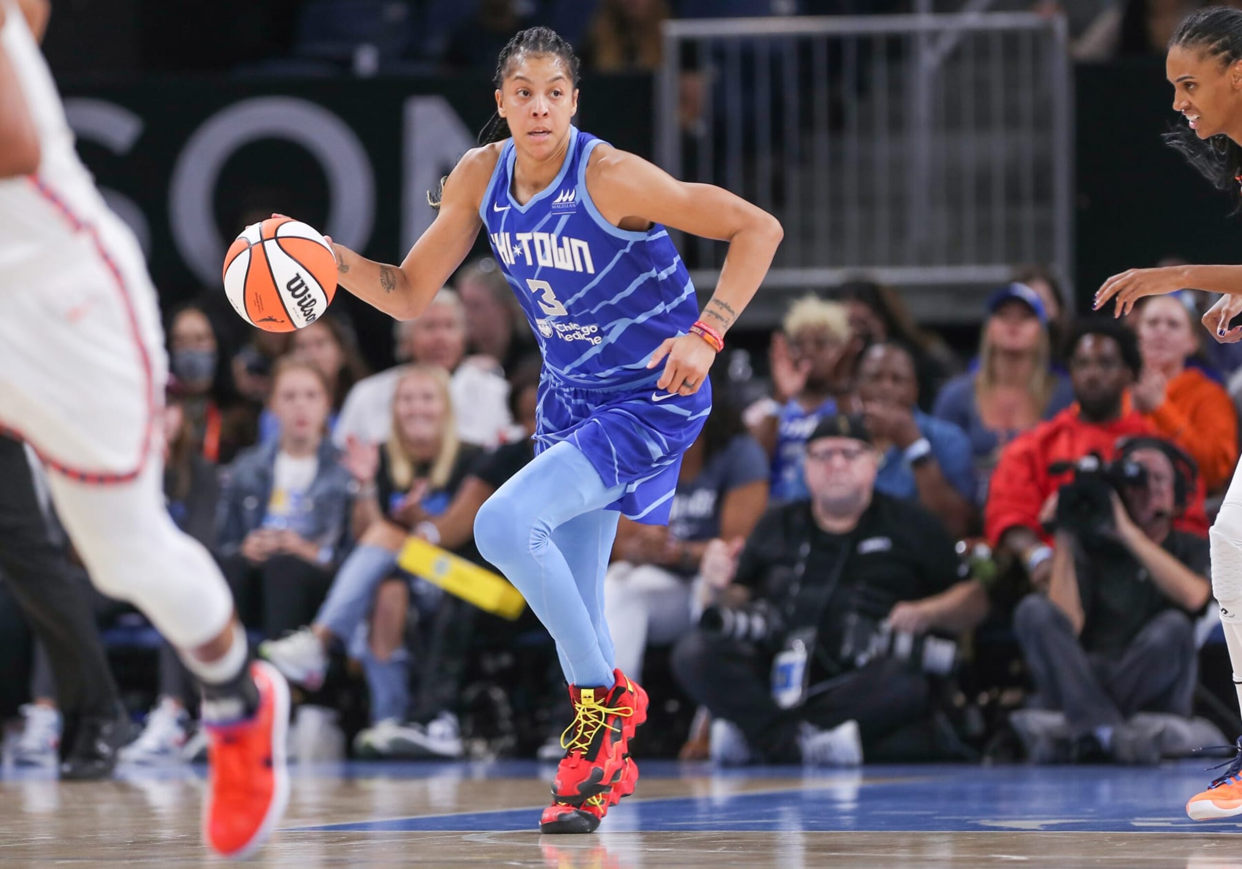 CHICAGO, IL - SEPTEMBER 08: Chicago Sky forward Candace Parker (3) brings the ball up court during the first half in game 5 of the WNBA  Semifinals between the Connecticut Sun and the Chicago Sky on September 8, 2022 at Wintrust Arena in Chicago, IL.  Photo by Melissa Tamez/Icon Sportswire via Getty Images)