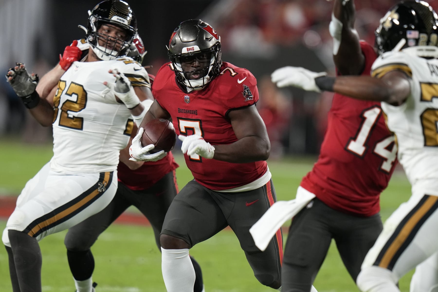 Tampa Bay Buccaneers running back Leonard Fournette (7) carries in the first half of an NFL football game against the New Orleans Saints in Tampa, Fla., Monday, Dec. 5, 2022. (AP Photo/Chris O'Meara)