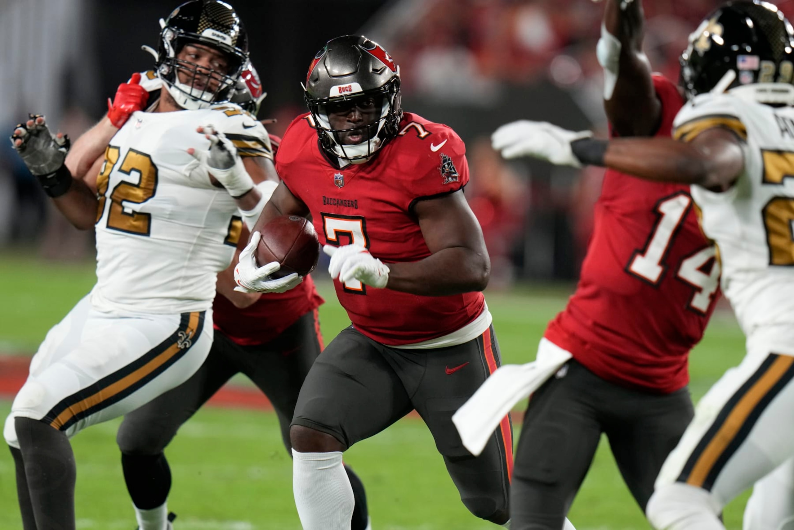 Tampa Bay Buccaneers running back Leonard Fournette (7) carries in the first half of an NFL football game against the New Orleans Saints in Tampa, Fla., Monday, Dec. 5, 2022. (AP Photo/Chris O'Meara)