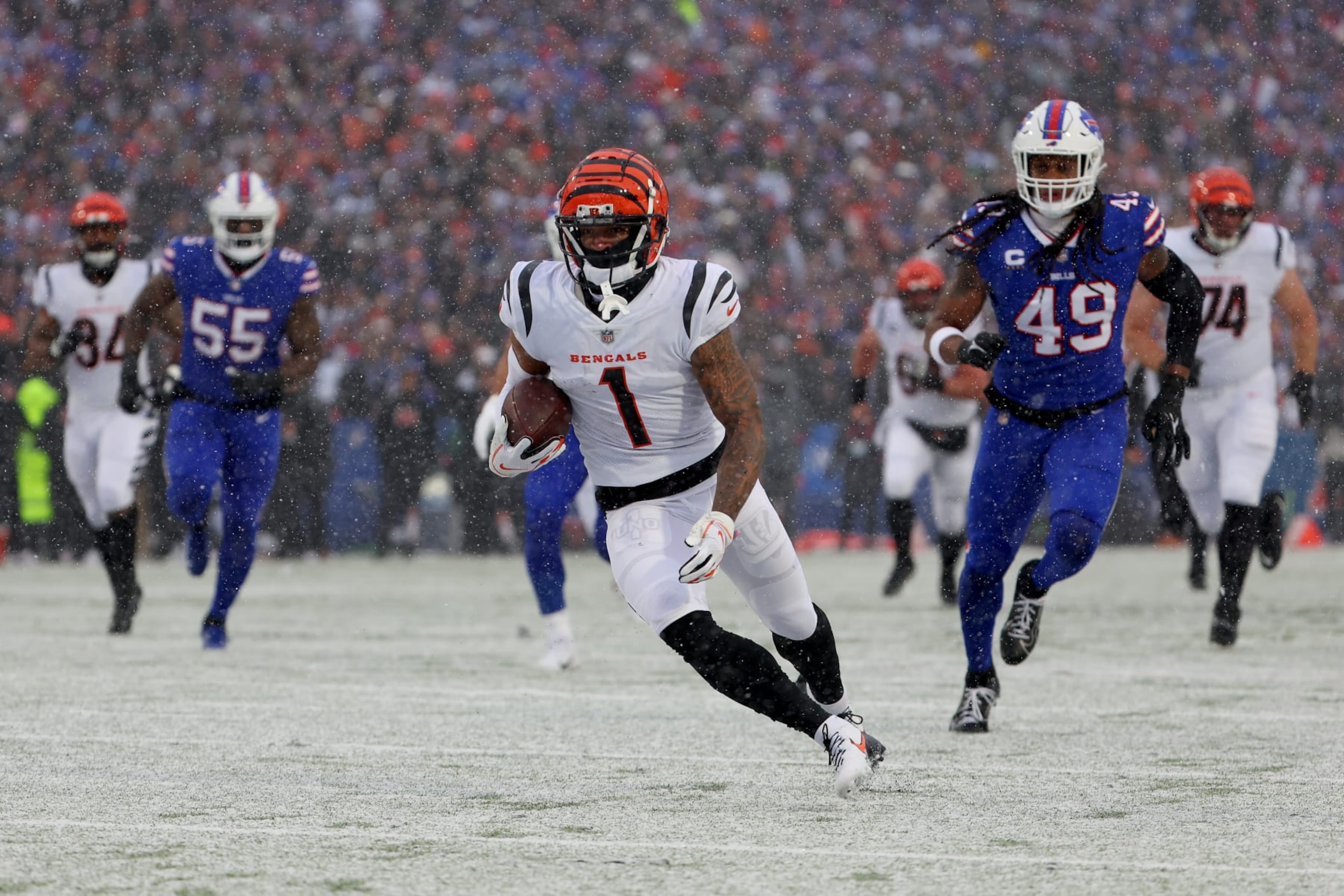 ORCHARD PARK, NEW YORK - JANUARY 22: Ja'Marr Chase #1 of the Cincinnati Bengals runs the ball to score a touchdown against the Buffalo Bills during the first quarter in the AFC Divisional Playoff game at Highmark Stadium on January 22, 2023 in Orchard Park, New York. (Photo by Timothy T Ludwig/Getty Images)