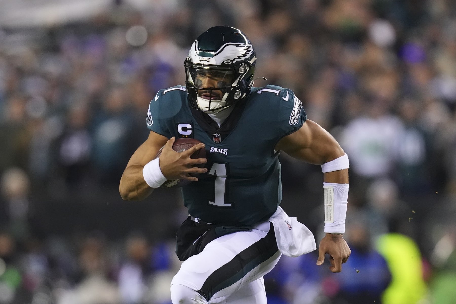 PHILADELPHIA, PA - JANUARY 21: Jalen Hurts #1 of the Philadelphia Eagles runs the ball against the New York Giants during the NFC Divisional Playoff game at Lincoln Financial Field on January 21, 2023 in Philadelphia, Pennsylvania. (Photo by Mitchell Leff/Getty Images)