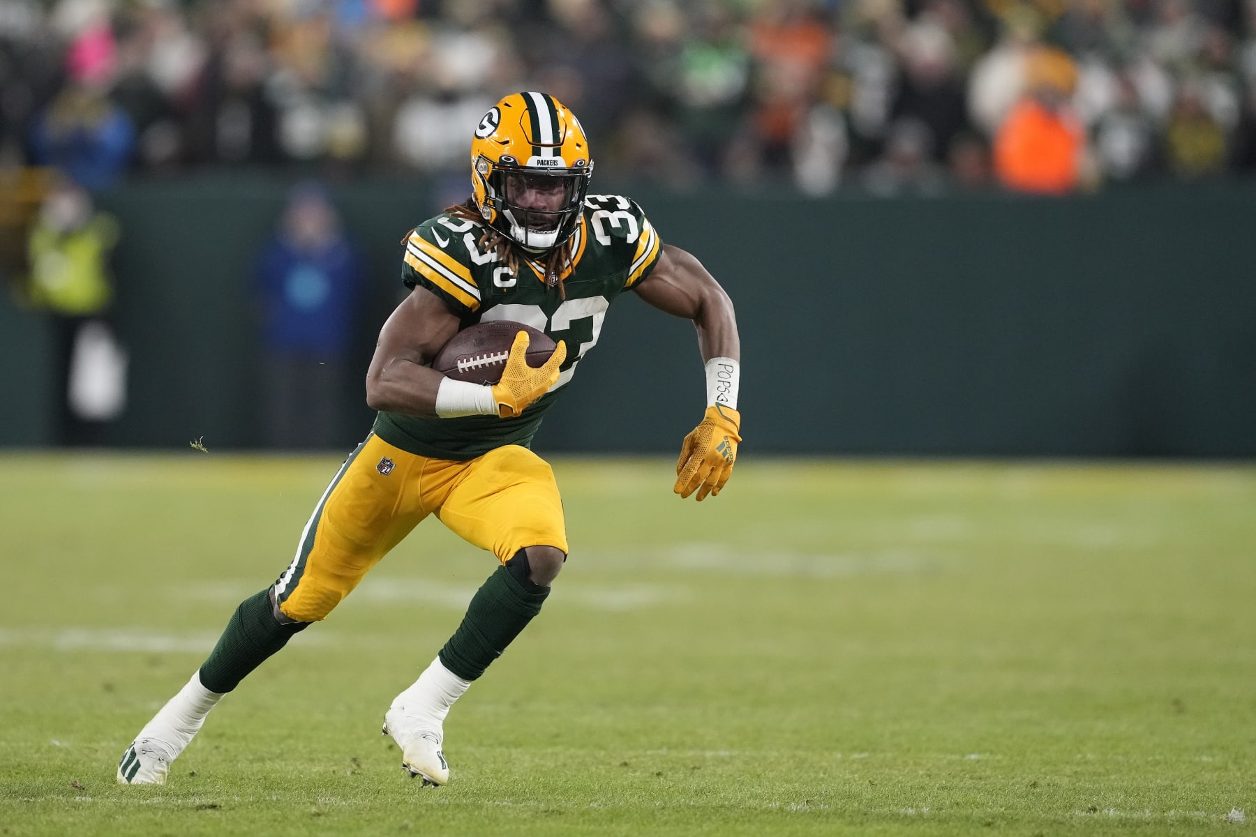 GREEN BAY, WISCONSIN - JANUARY 08: Aaron Jones #33 of the Green Bay Packers runs with the ball against the Detroit Lions in the first half at Lambeau Field on January 08, 2023 in Green Bay, Wisconsin. (Photo by Patrick McDermott/Getty Images)