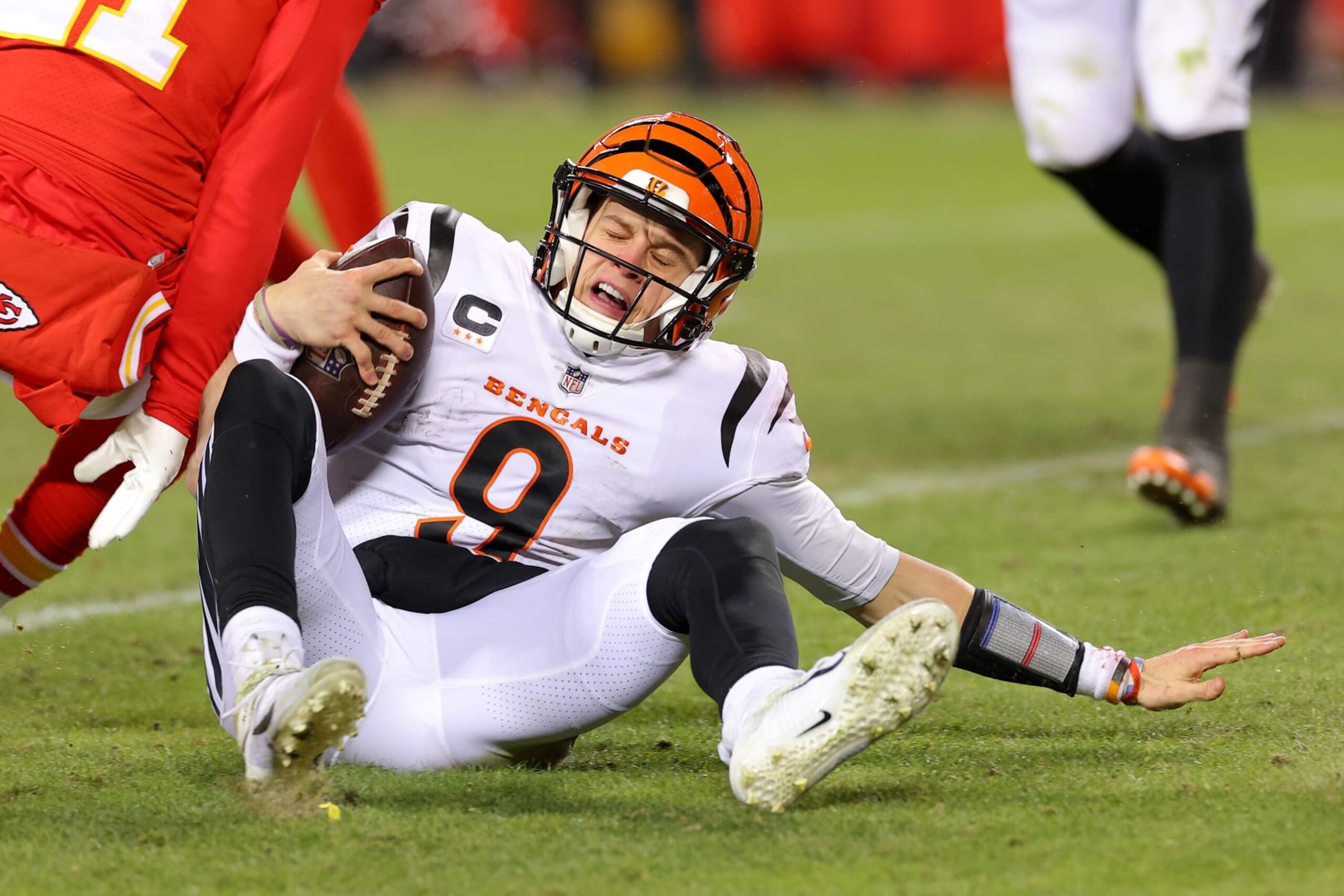 KANSAS CITY, MISSOURI - JANUARY 29: Joe Burrow #9 of the Cincinnati Bengals carries the ball against the Kansas City Chiefs during the fourth quarter in the AFC Championship Game at GEHA Field at Arrowhead Stadium on January 29, 2023 in Kansas City, Missouri. (Photo by Kevin C. Cox/Getty Images)