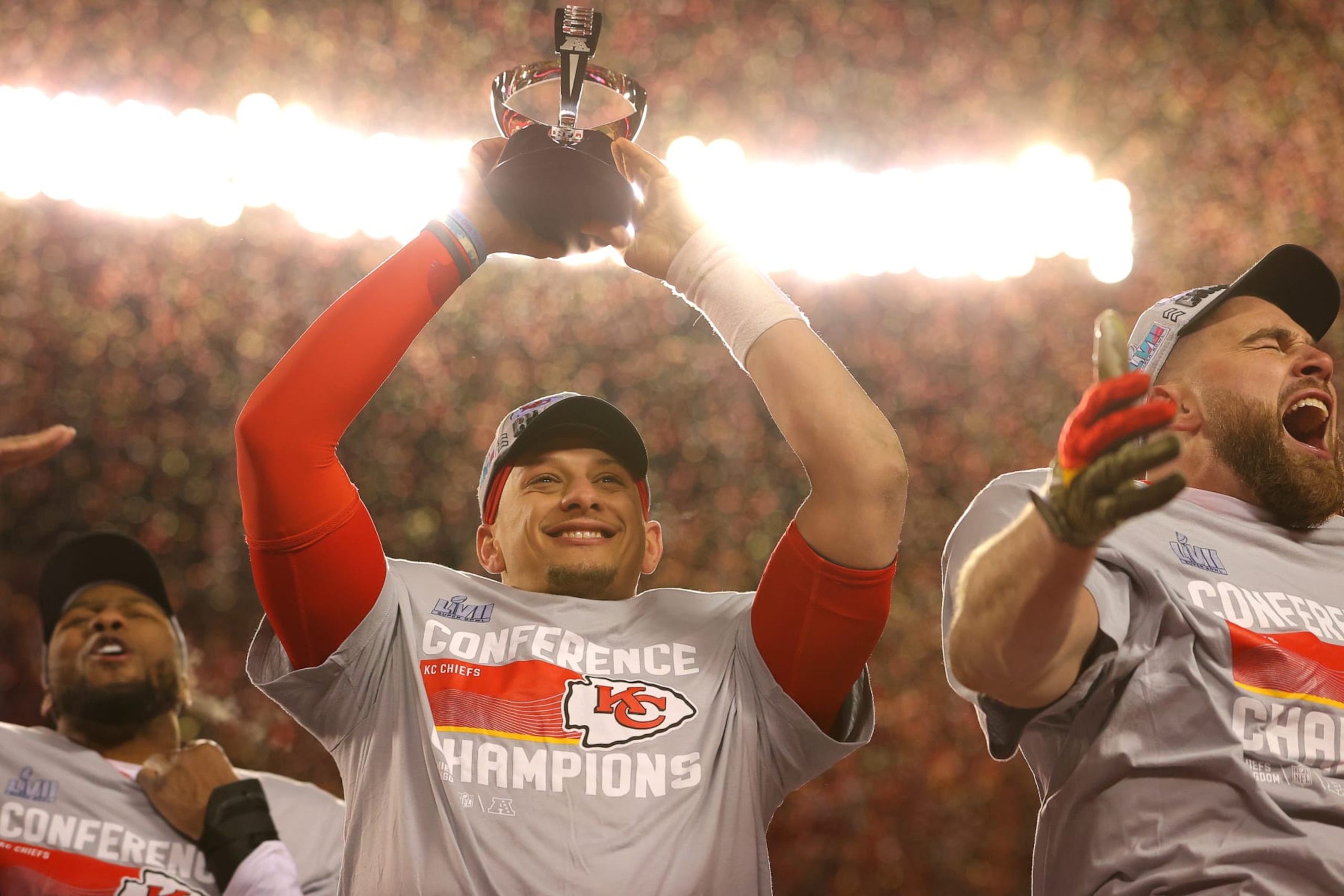 KANSAS CITY, MISSOURI - JANUARY 29: Patrick Mahomes #15 of the Kansas City Chiefs holds up the Lamar Hunt Trophy after defeating the Cincinnati Bengals 23-20 in the AFC Championship Game at GEHA Field at Arrowhead Stadium on January 29, 2023 in Kansas City, Missouri. (Photo by Kevin C. Cox/Getty Images)