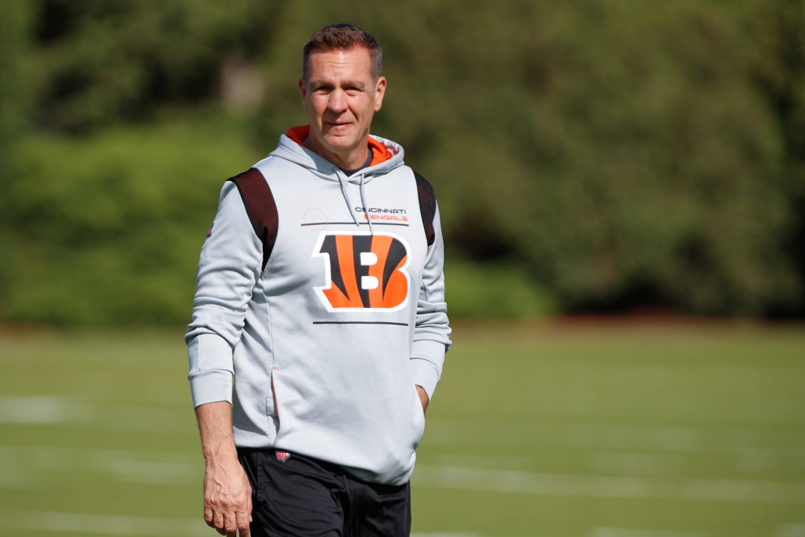 CINCINNATI, OH - MAY 13: Cincinnati Bengals defensive coordinator Lou Anarumo watches drills during the Cincinnati Bengals rookie minicamp on May 13, 2021, at the Bengals practice field in Cincinnati, OH. (Photo by Ian Johnson/Icon Sportswire via Getty Images)