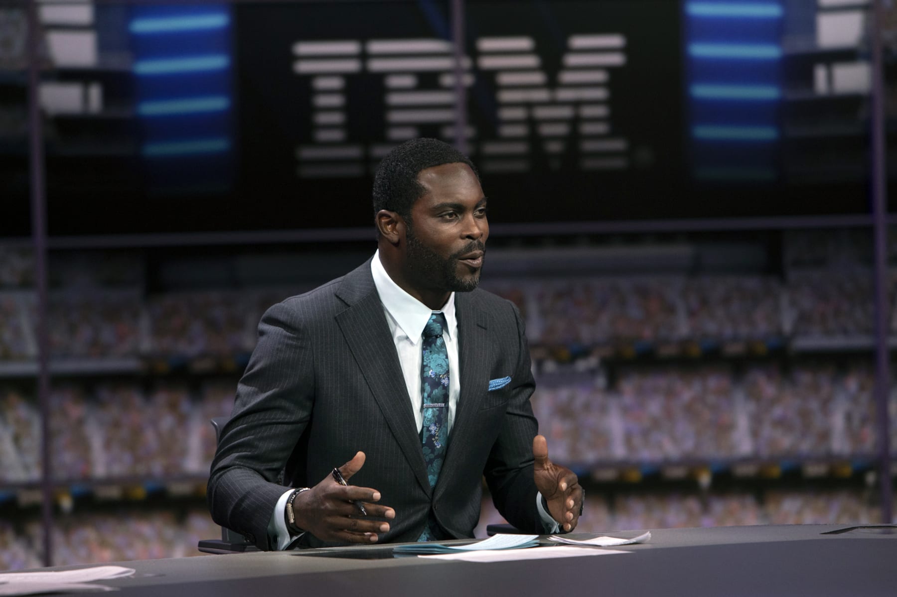 LOS ANGELES, UNITED STATES - OCTOBER 31: Former NFL player and FoxNFL analyst Michael Vick on the set of Fox NFL Kickoff at the FOX Studios in Los Angles, California on Sunday, October 31, 2021.(Photo by Ian Maddox for The Washington Post via Getty Images)