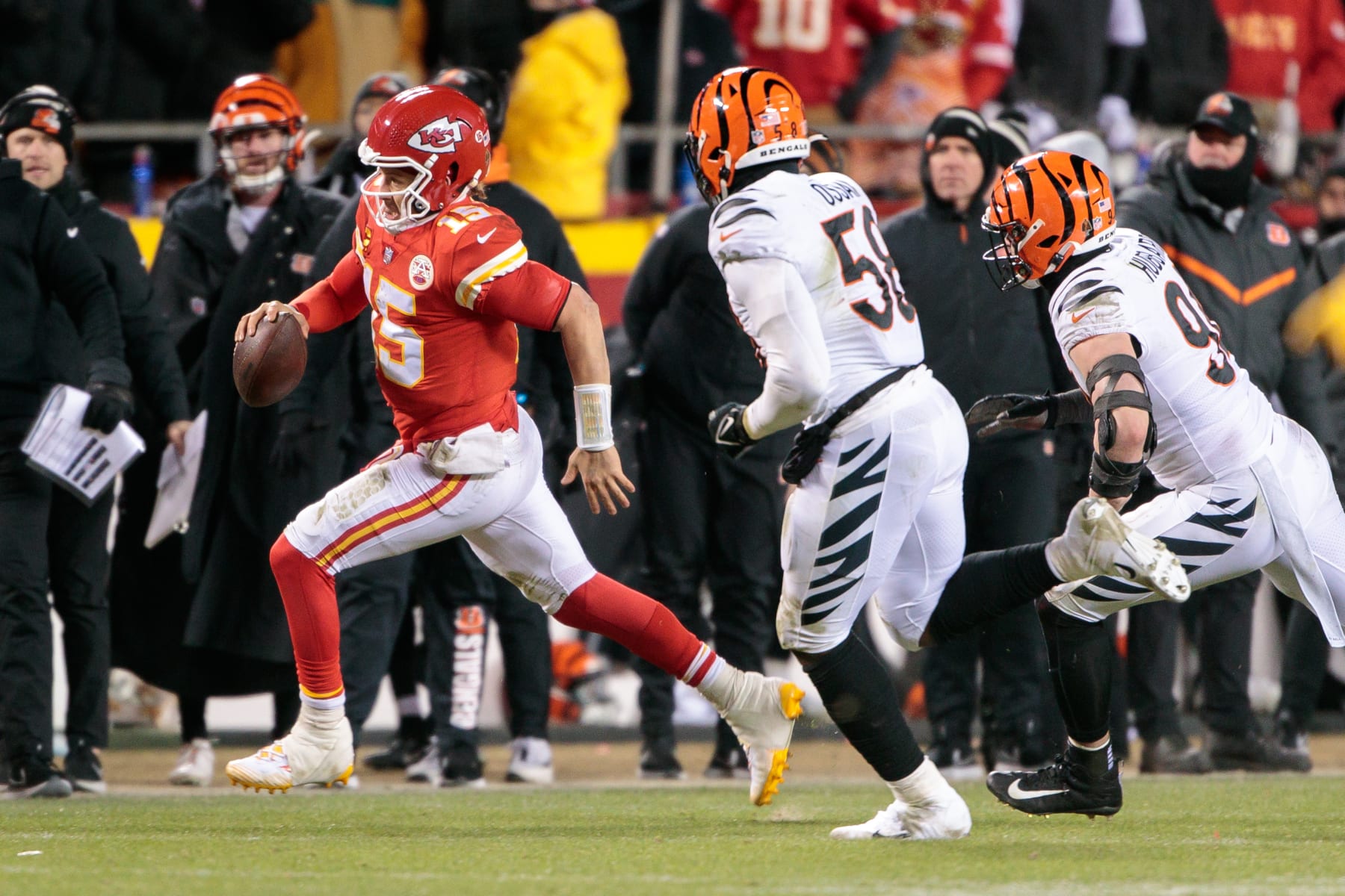 KANSAS CITY, MO - JANUARY 29: Kansas City Chiefs quarterback Patrick Mahomes (15) heads out of bounds in the last seconds of the game against the Cincinnati Bengals on January 29th, 2023 at Arrowhead Stadium in Kansas City, Missouri. (Photo by William Purnell/Icon Sportswire via Getty Images)