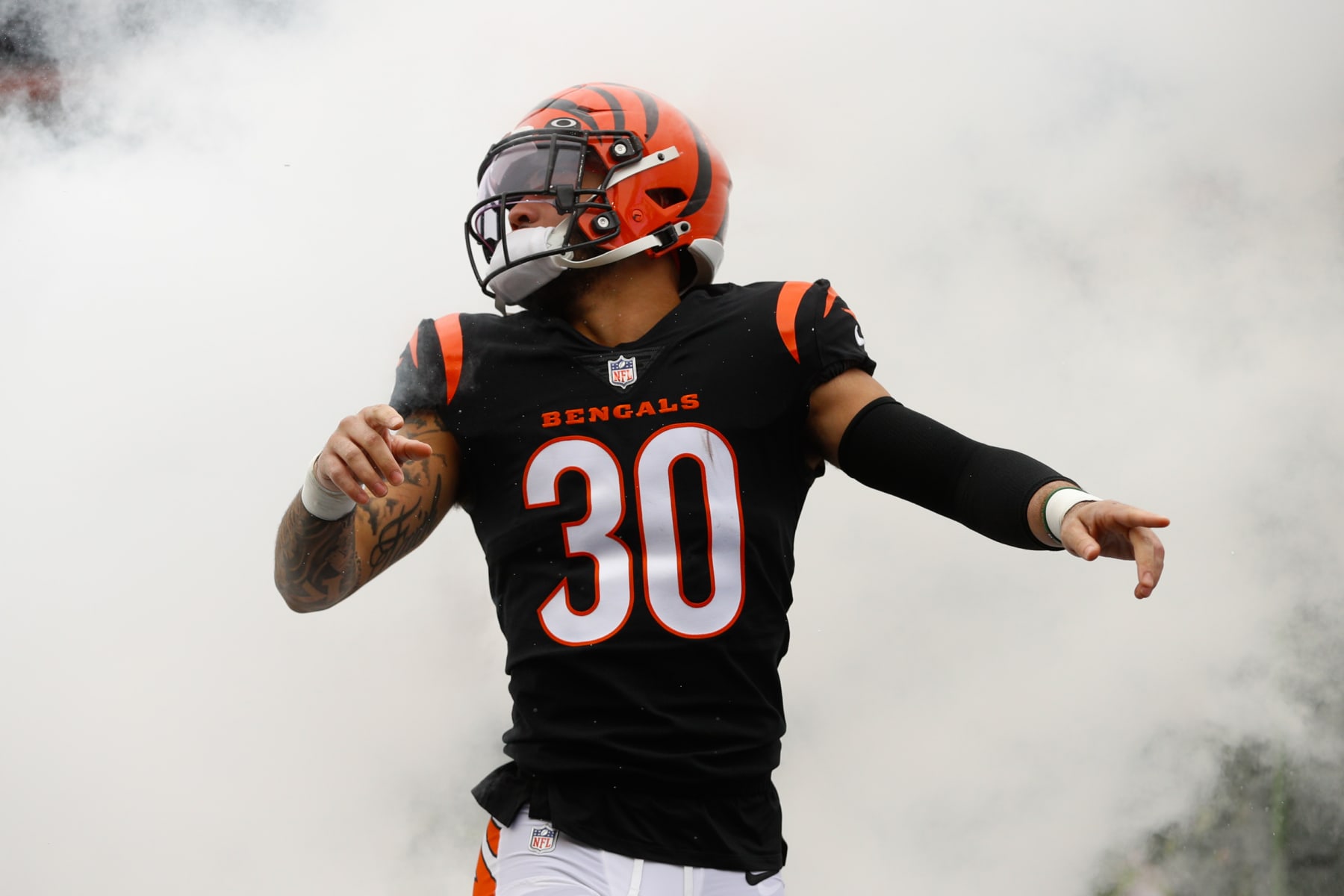 CINCINNATI, OH - DECEMBER 11: Cincinnati Bengals safety Jessie Bates III (30) runs onto the field before the game against the Cleveland Browns and the Cincinnati Bengals on December 11, 2022, at Paycor Stadium in Cincinnati, OH. (Photo by Ian Johnson/Icon Sportswire via Getty Images)