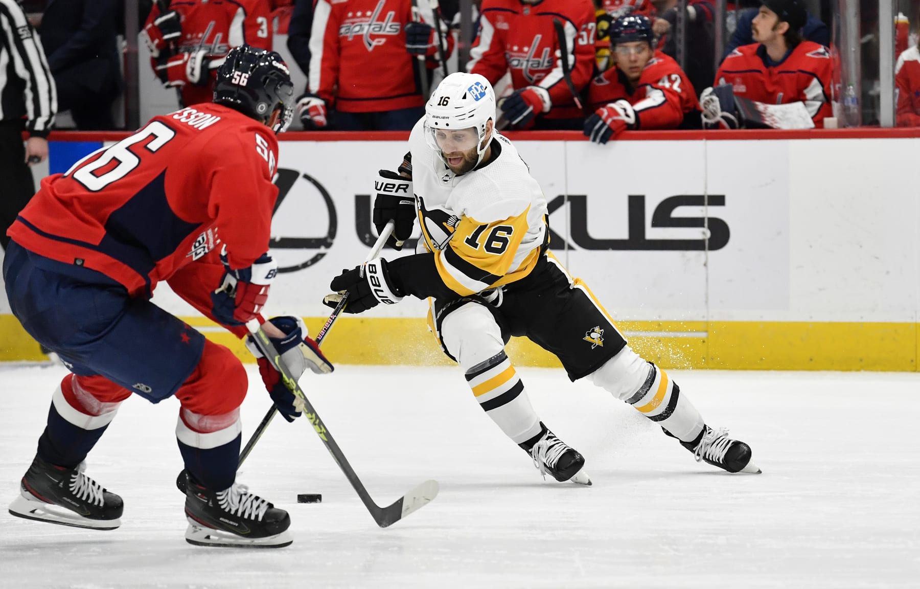 WASHINGTON, DC - JANUARY 26: Penguins left wing Jason Zucker (16) cuts back on a defenseman during the Pittsburgh Penguins versus Washington Capitals National Hockey League game on January 26, 2023 at Capital One Arena in Washington, D.C.. (Photo by Randy Litzinger/Icon Sportswire via Getty Images)