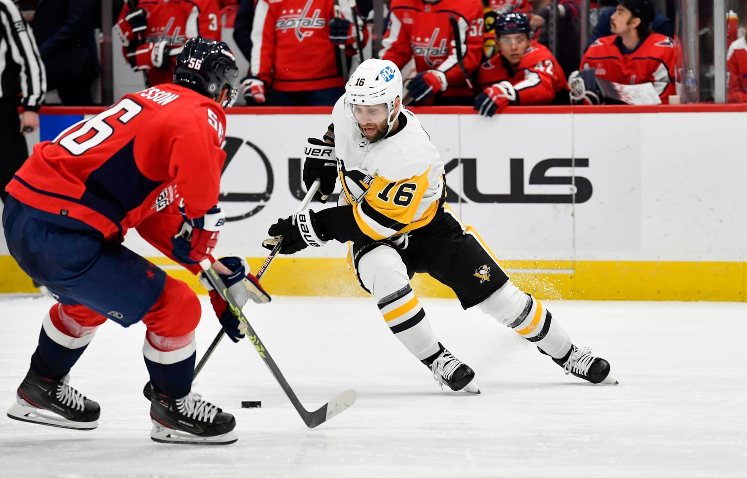 WASHINGTON, DC - JANUARY 26: Penguins left wing Jason Zucker (16) cuts back on a defenseman during the Pittsburgh Penguins versus Washington Capitals National Hockey League game on January 26, 2023 at Capital One Arena in Washington, D.C.. (Photo by Randy Litzinger/Icon Sportswire via Getty Images)