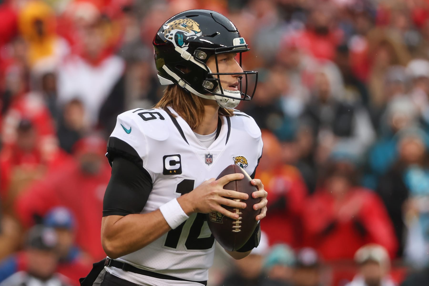 KANSAS CITY, MO - JANUARY 21: Jacksonville Jaguars quarterback Trevor Lawrence (16) looks to pass in the first quarter of an AFC divisional playoff game between the Jacksonville Jaguars and Kansas City Chiefs on January 21, 2023 at GEHA Field at Arrowhead Stadium in Kansas City, MO. (Photo by Scott Winters/Icon Sportswire via Getty Images)