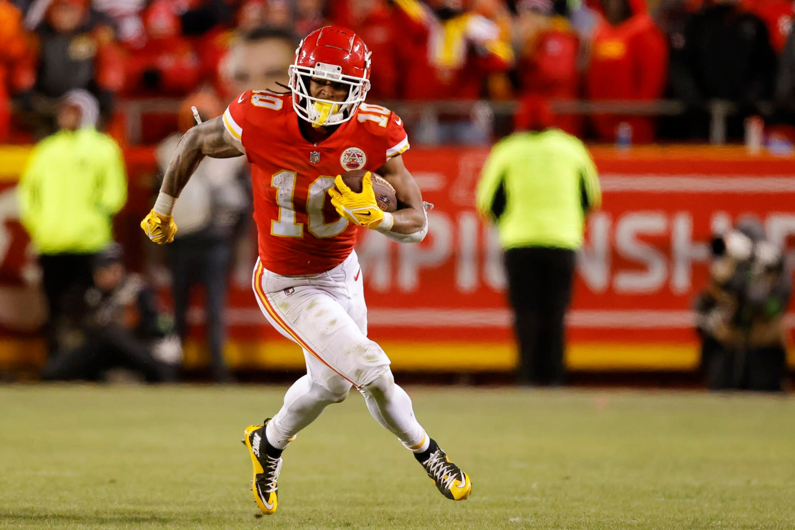 KANSAS CITY, MISSOURI - JANUARY 29: Isiah Pacheco #10 of the Kansas City Chiefs carries the ball against the Cincinnati Bengals during the fourth quarter in the AFC Championship Game at GEHA Field at Arrowhead Stadium on January 29, 2023 in Kansas City, Missouri. (Photo by David Eulitt/Getty Images)