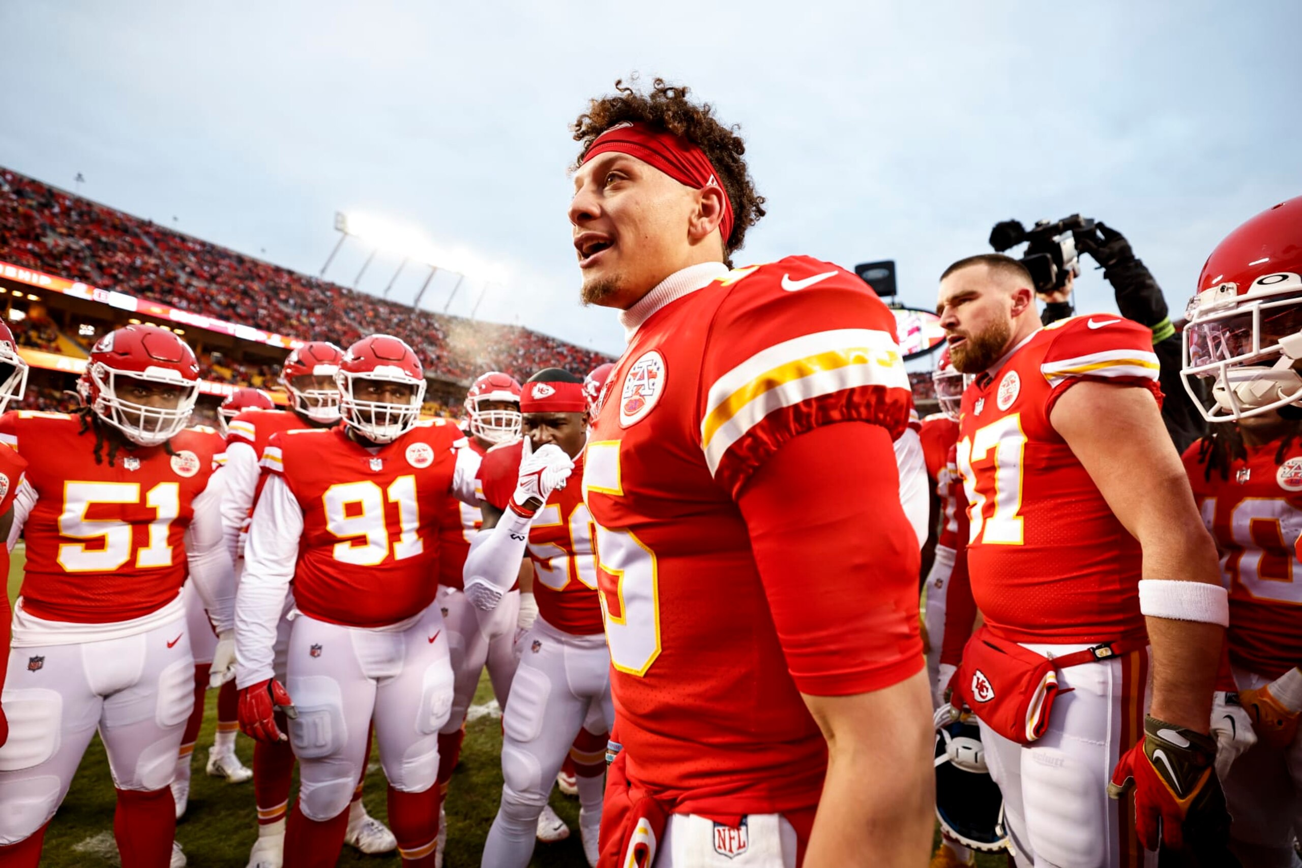 KANSAS CITY, MISSOURI - JANUARY 29: Patrick Mahomes #15 of the Kansas City Chiefs leads a huddle prior to the AFC Championship NFL football game between the Kansas City Chiefs and the Cincinnati Bengals at GEHA Field at Arrowhead Stadium on January 29, 2023 in Kansas City, Missouri. (Photo by Michael Owens/Getty Images)
