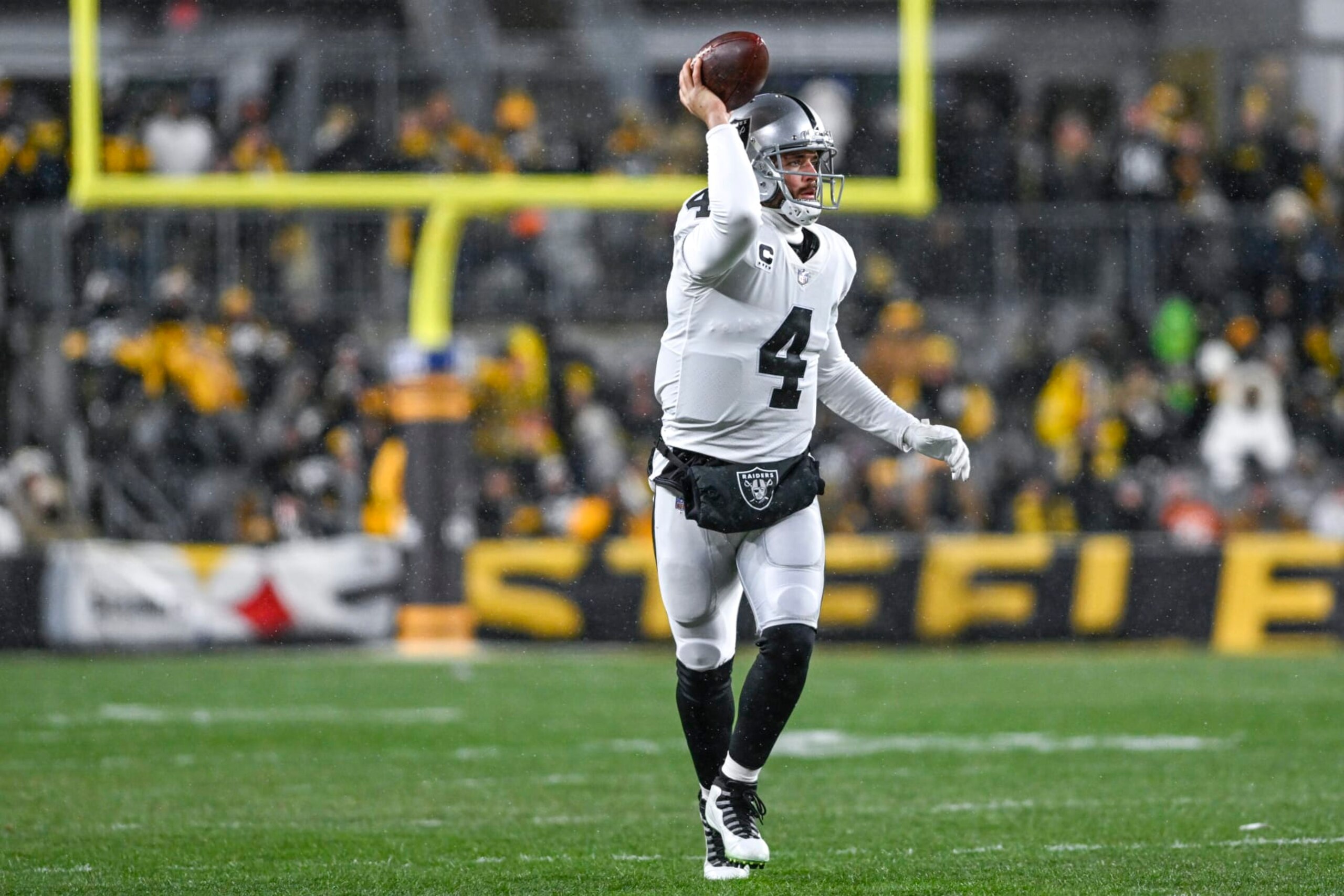 PITTSBURGH, PENNSYLVANIA - DECEMBER 24: Derek Carr #4 of the Las Vegas Raiders throws a pass in the first quarter against the Pittsburgh Steelers at Acrisure Stadium on December 24, 2022 in Pittsburgh, Pennsylvania. (Photo by Gaelen Morse/Getty Images)