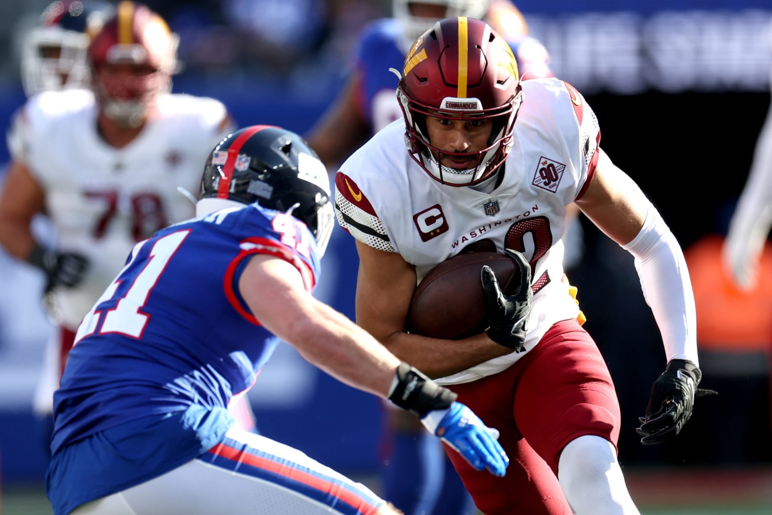EAST RUTHERFORD, NEW JERSEY - DECEMBER 04: Logan Thomas #82 of the Washington Commanders runs with the ball in the first quarter of a game against the New York Giants at MetLife Stadium on December 04, 2022 in East Rutherford, New Jersey. (Photo by Jamie Squire/Getty Images)