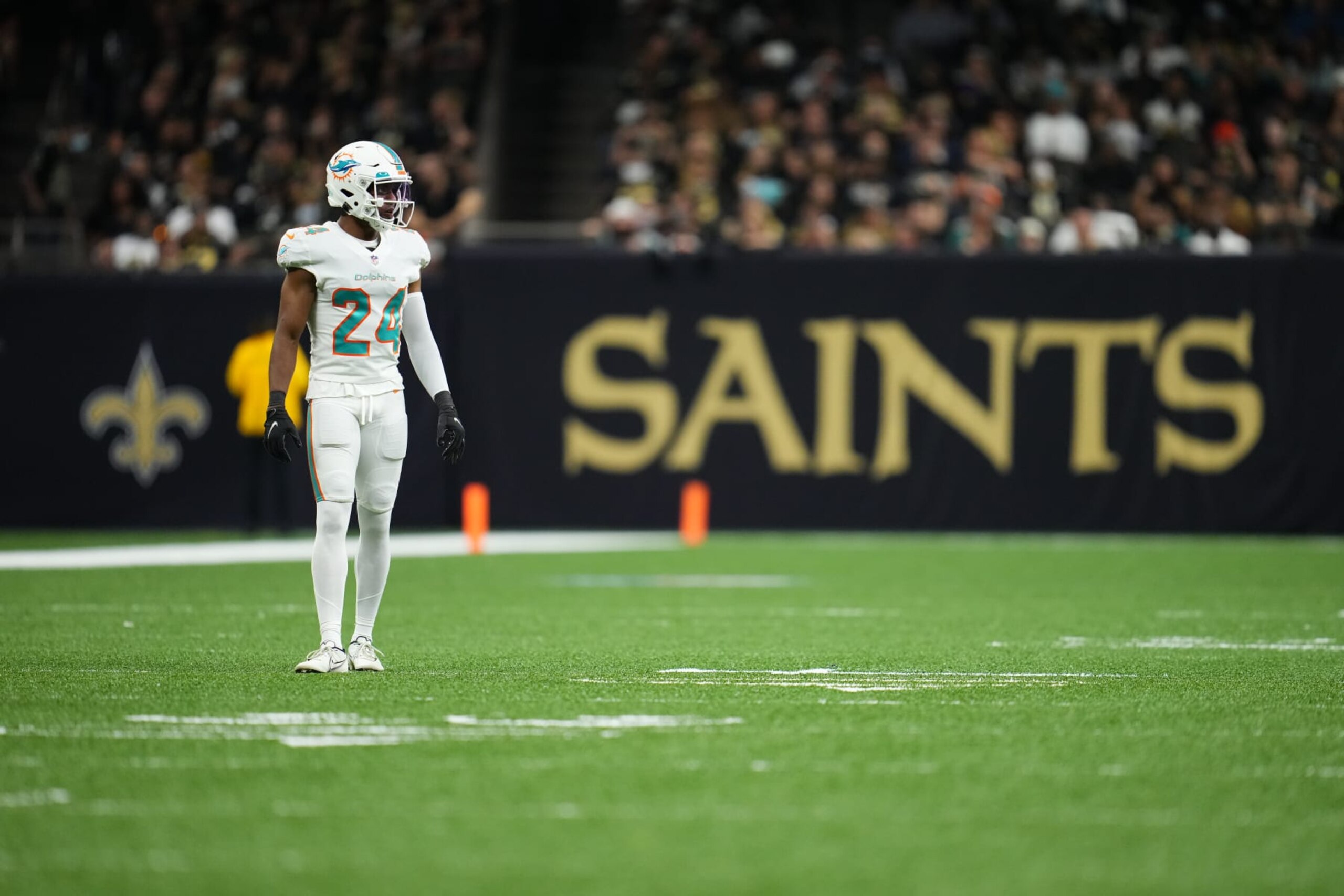 NEW ORLEANS, LOUISIANA - DECEMBER 27: Byron Jones #24 of the Miami Dolphins gets set during an NFL game against the New Orleans Saints at Caesars Superdome on December 27, 2021 in New Orleans, Louisiana. (Photo by Cooper Neill/Getty Images)