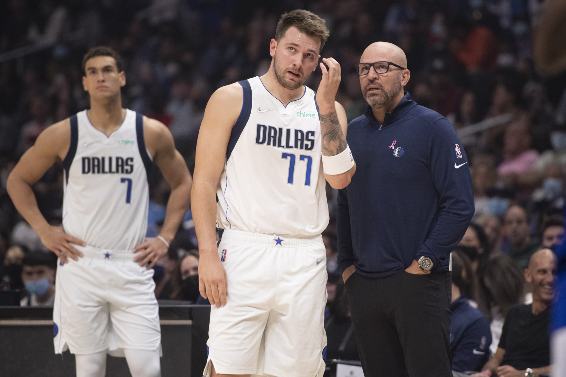Dallas Mavericks guard Luka Doncic (77) talks to head coach Jason Kidd while playing the Los Angeles Clippers in an NBA basketball game, Tuesday, Nov. 23, 2021, in Los Angeles. (AP Photo/John McCoy)