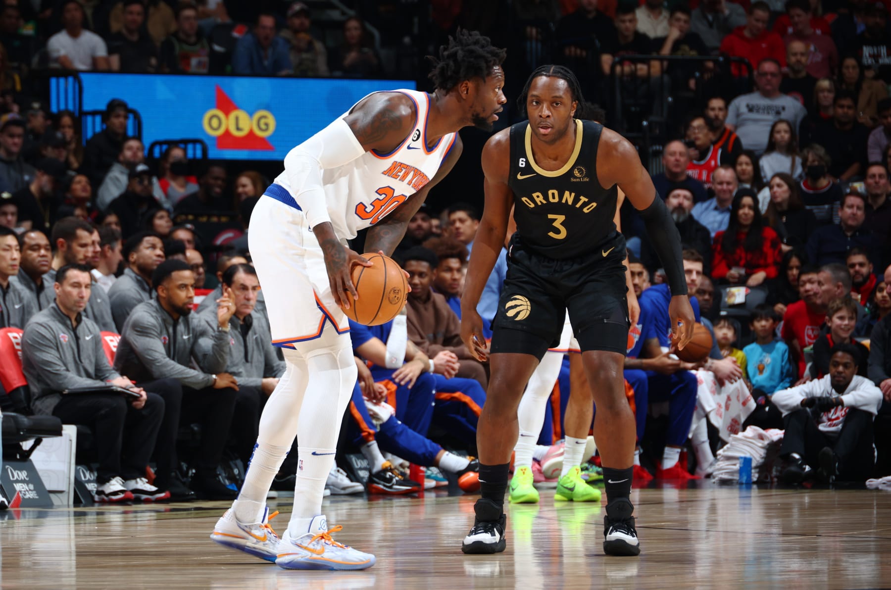 TORONTO, CANADA - JANUARY 6: OG Anunoby #3 of the Toronto Raptors plays defense during the game against the New York Knicks on January 6, 2023 at the Scotiabank Arena in Toronto, Ontario, Canada.  NOTE TO USER: User expressly acknowledges and agrees that, by downloading and or using this Photograph, user is consenting to the terms and conditions of the Getty Images License Agreement.  Mandatory Copyright Notice: Copyright 2022 NBAE (Photo by Vaughn Ridley/NBAE via Getty Images)