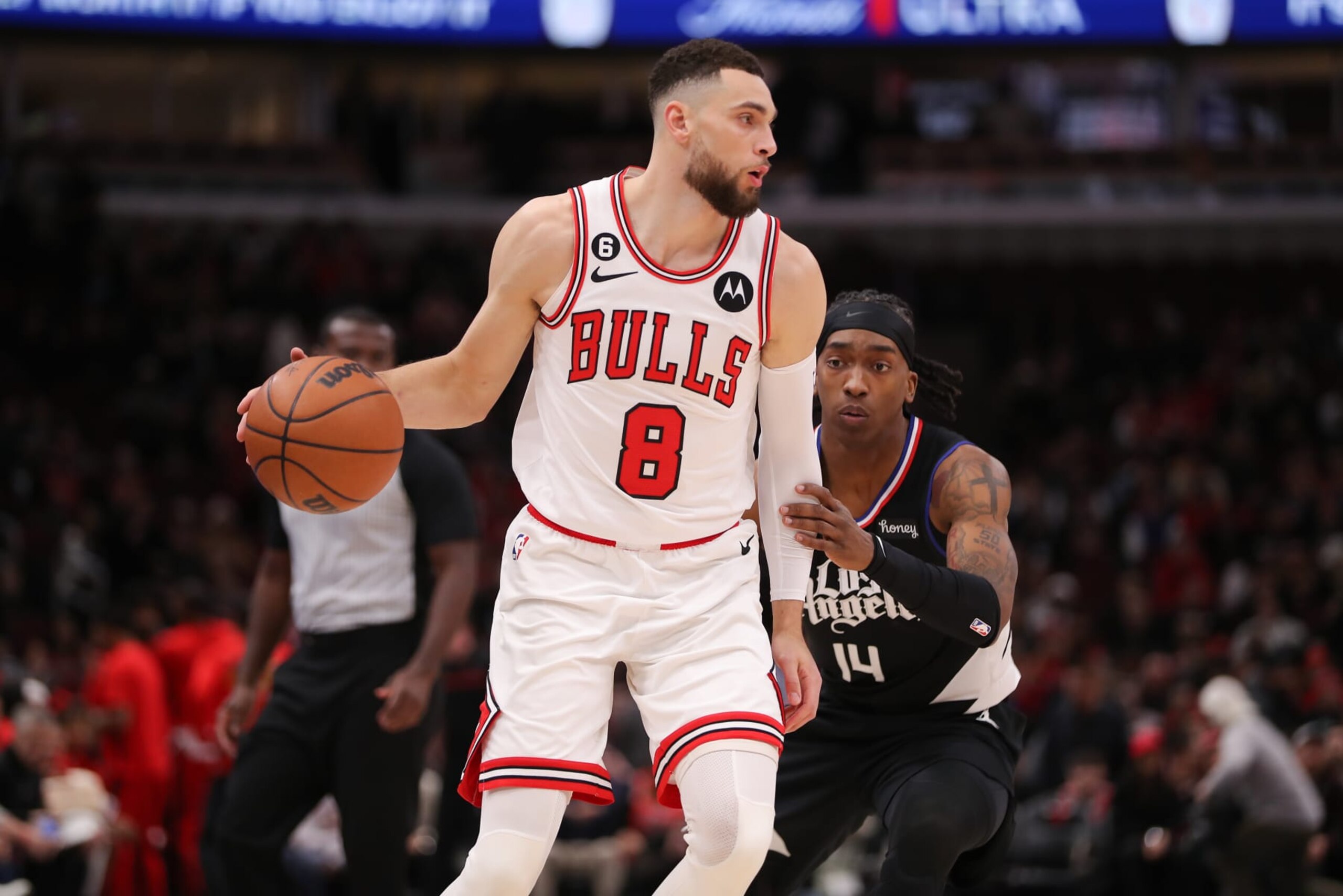 CHICAGO, IL - JANUARY 31: Los Angeles Clippers Guard Terance Mann (14) guards Chicago Bulls Guard Zach LaVine (8) during a NBA game between the Los Angeles  Clippers and the Chicago Bulls on January 31, 2023 at the United Center in Chicago, IL. (Photo by Melissa Tamez/Icon Sportswire via Getty Images)