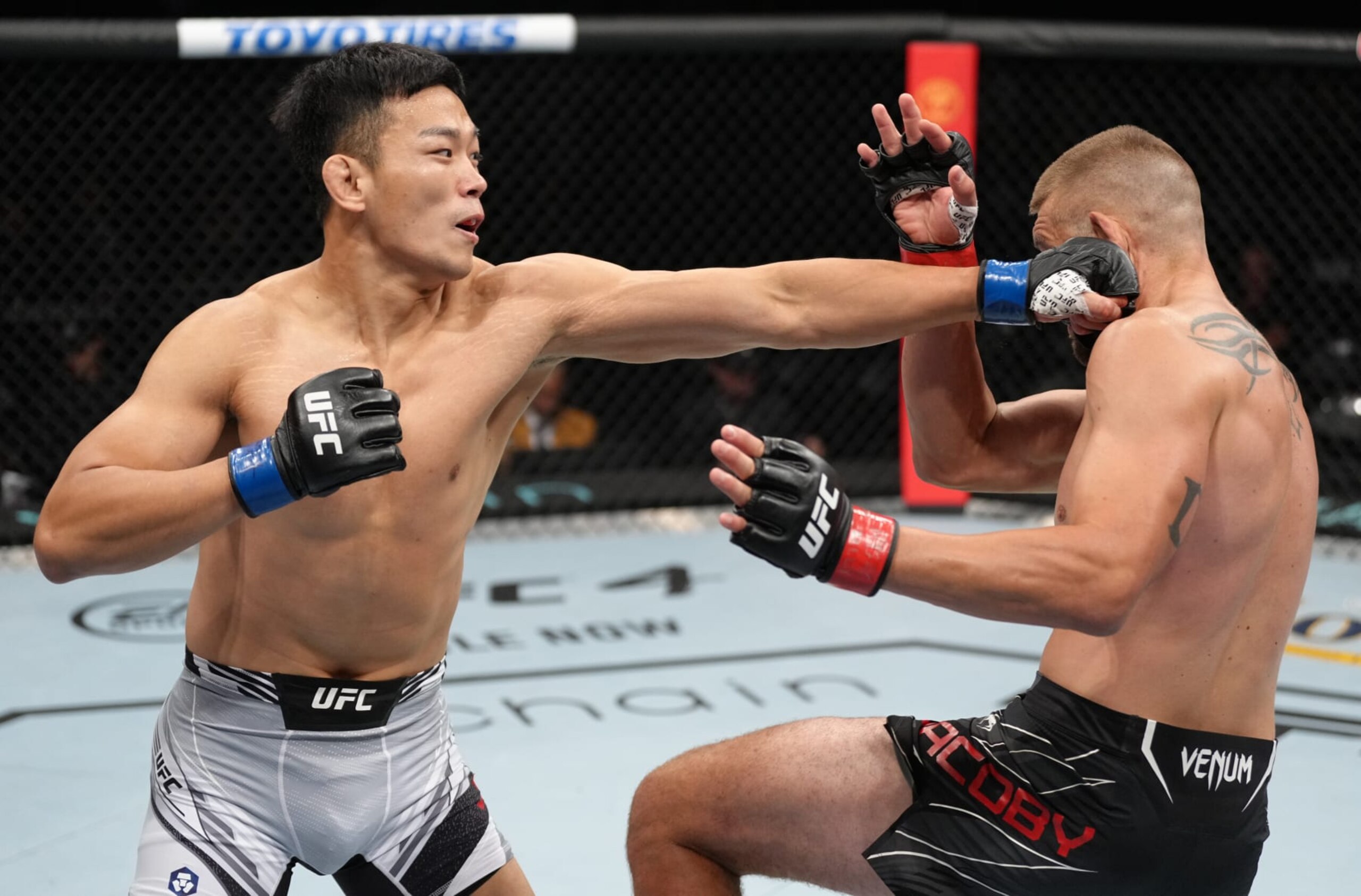 Da Un Jung lands a punch in his fight against Dustin Jacoby. 