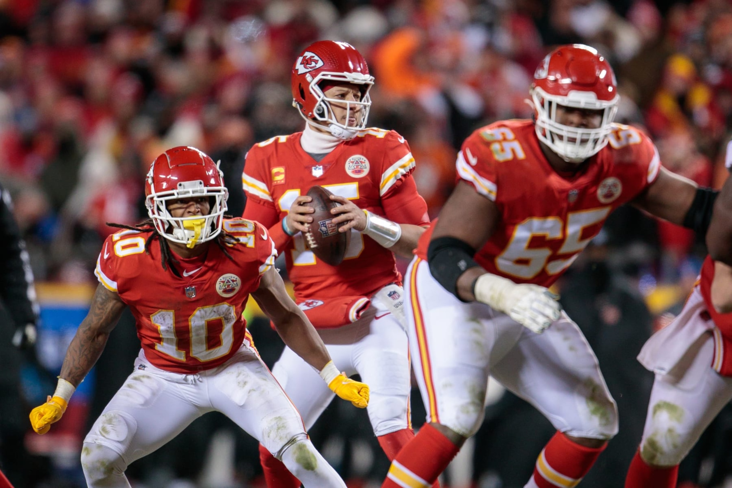 KANSAS CITY, MO - JANUARY 29: Kansas City Chiefs quarterback Patrick Mahomes (15) behind the line during the game against the Cincinnati Bengals on January 29th, 2023 at Arrowhead Stadium in Kansas City, Missouri. (Photo by William Purnell/Icon Sportswire via Getty Images) KANSAS CITY, MO - JANUARY 29: Kansas City Chiefs quarterback Patrick Mahomes (15) behind the line during the game against the Cincinnati Bengals on January 29th, 2023 at Arrowhead Stadium in Kansas City, Missouri. (Photo by William Purnell/Icon Sportswire via Getty Images)