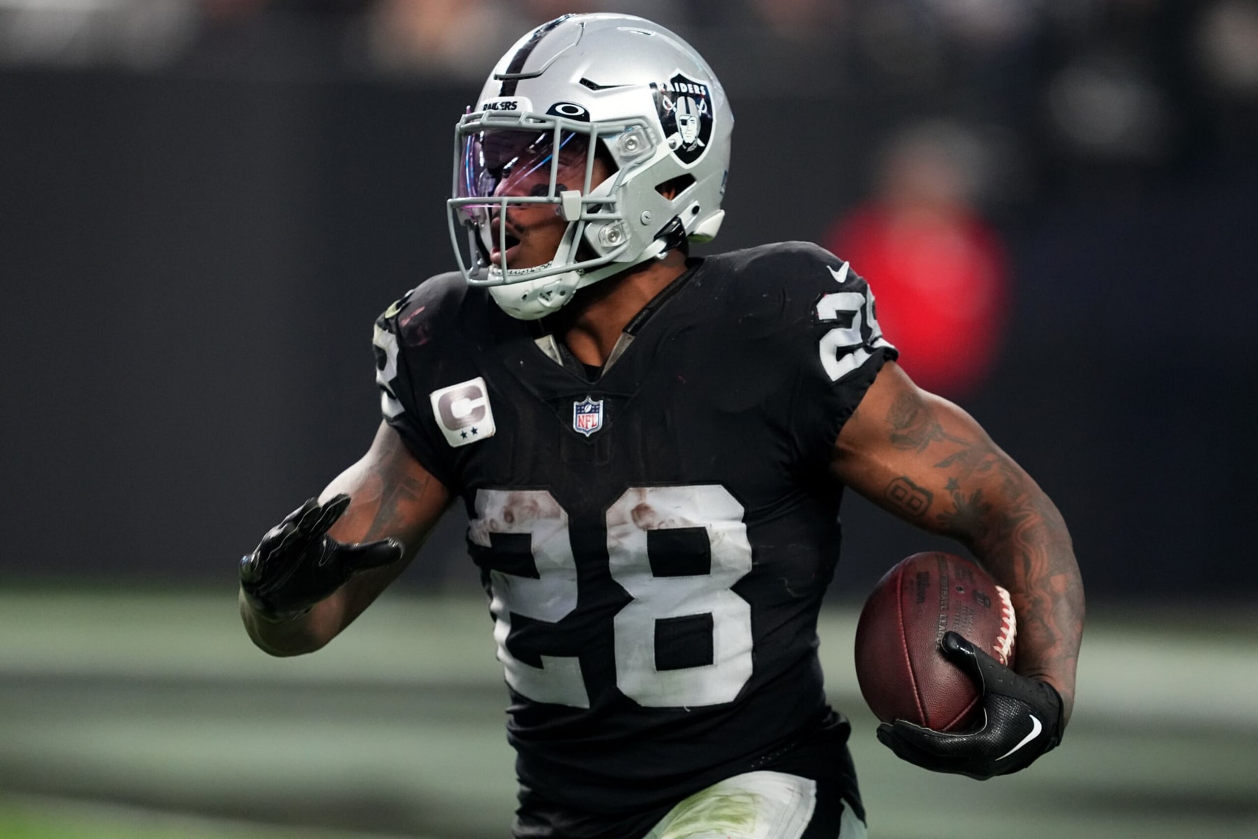 LAS VEGAS, NEVADA - DECEMBER 18: Josh Jacobs #28 of the Las Vegas Raiders runs with the ball during the second half against the New England Patriots at Allegiant Stadium on December 18, 2022 in Las Vegas, Nevada. (Photo by Chris Unger/Getty Images)