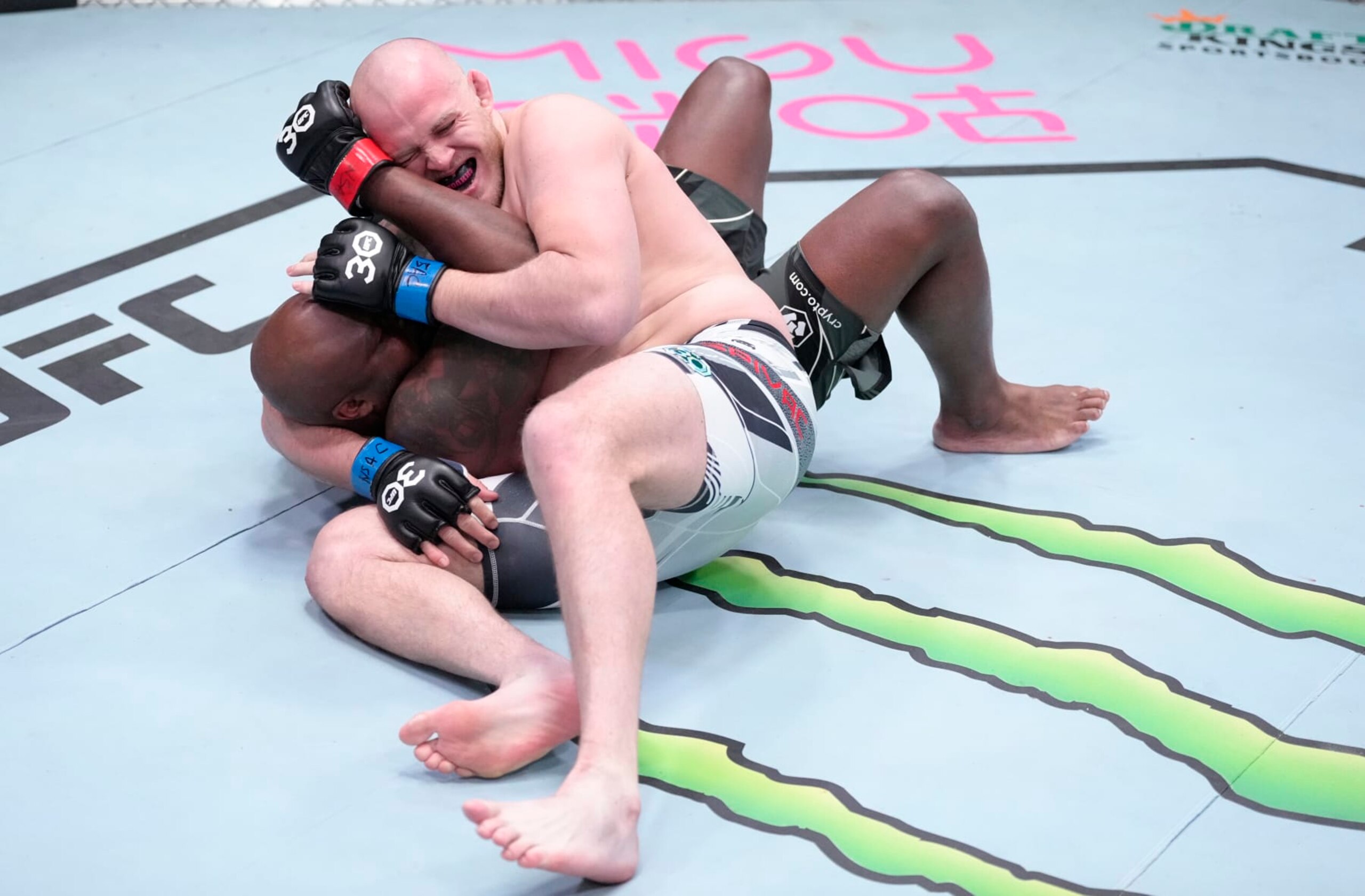 Serghei Spivac submits Derrick Lewis